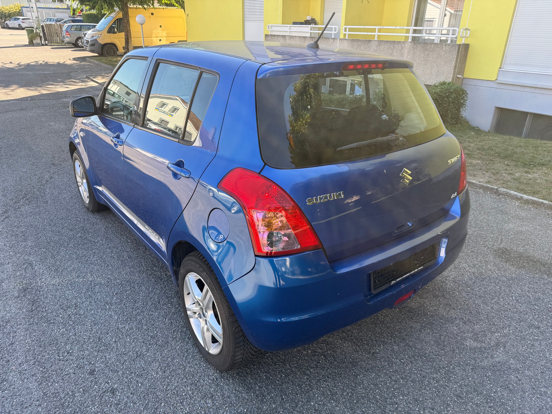 SUZUKI Swift 1.3i 16V GL Top 4x4-image-5