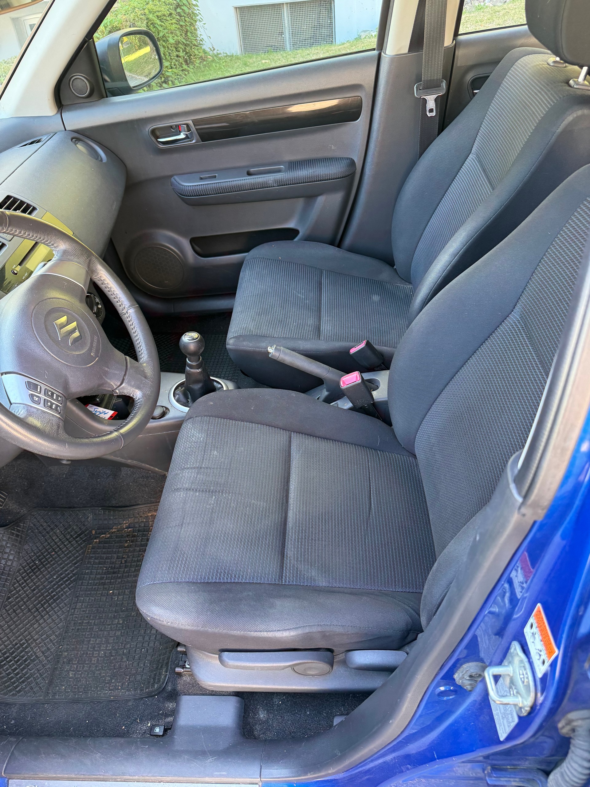 SUZUKI Swift 1.3i 16V GL Top 4x4-image-9