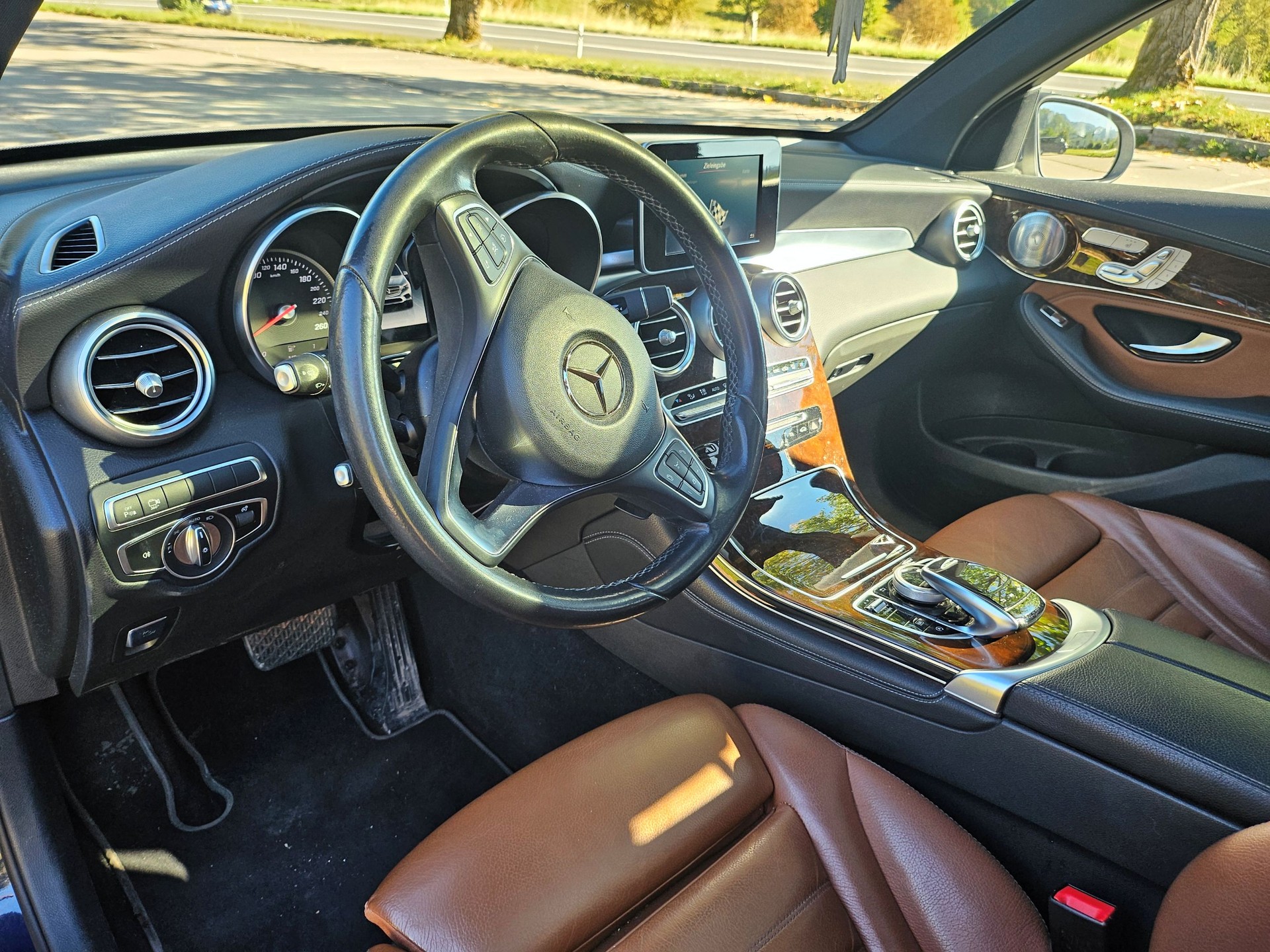 MERCEDES-BENZ GLC 250 Exclusive 4Matic 9G-Tronic-image-3