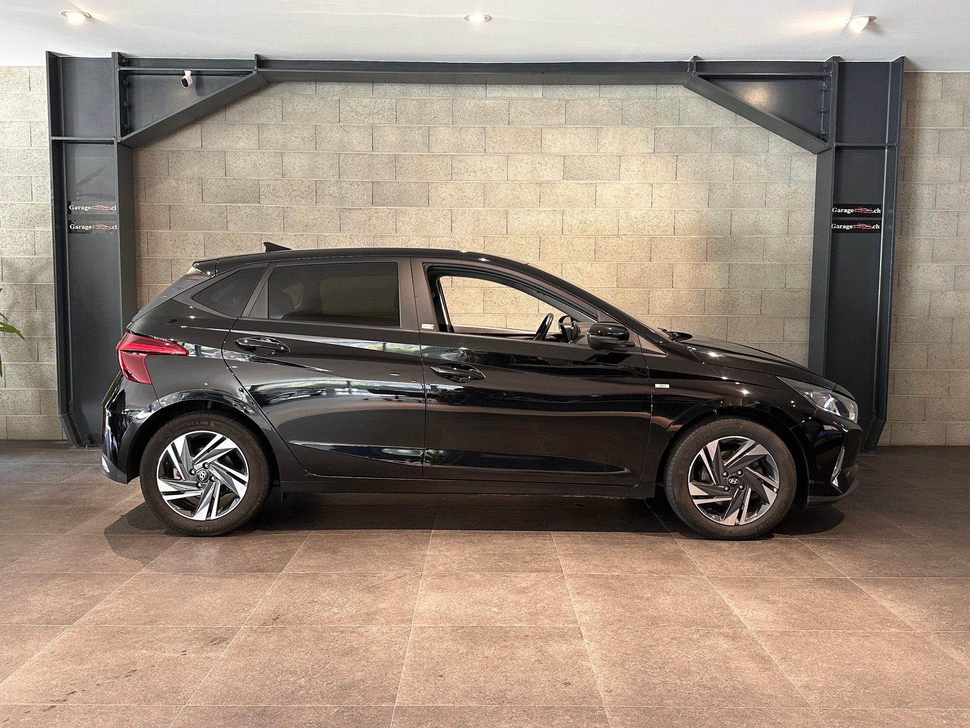 HYUNDAI i20 1.0 MH Amplia DCT-image-3