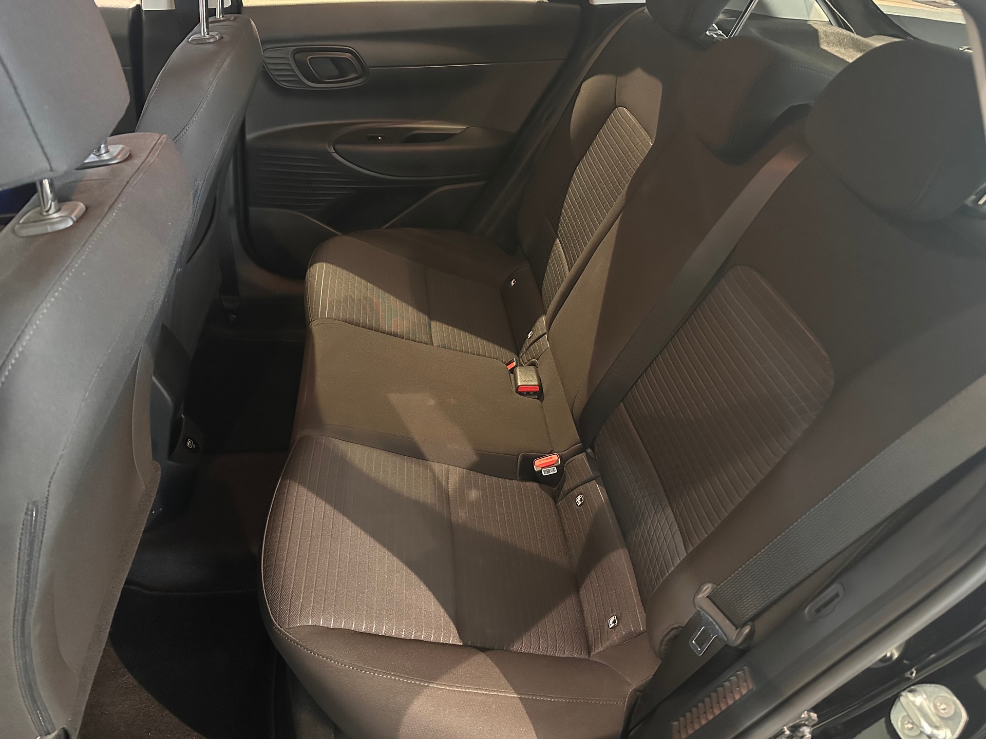 HYUNDAI i20 1.0 MH Amplia DCT-image-11