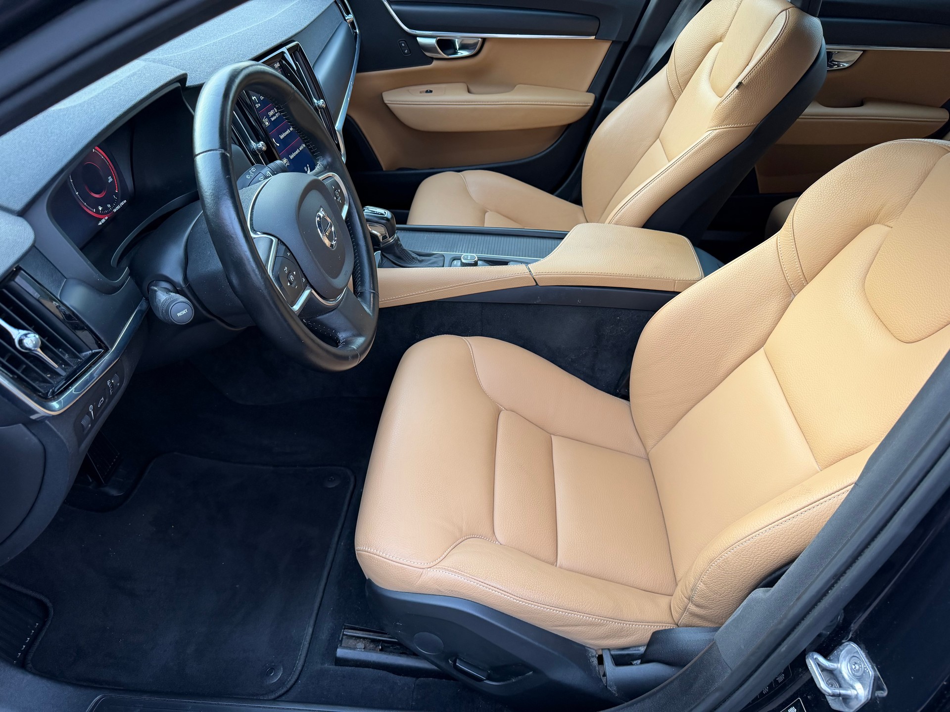 VOLVO V90 D3 AWD Momentum Geartronic-image-6