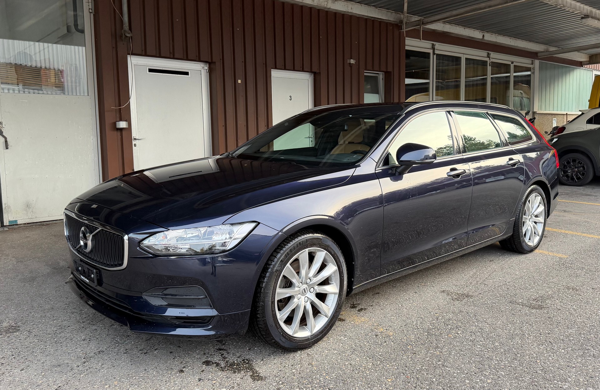 VOLVO V90 D3 AWD Momentum Geartronic-image-0