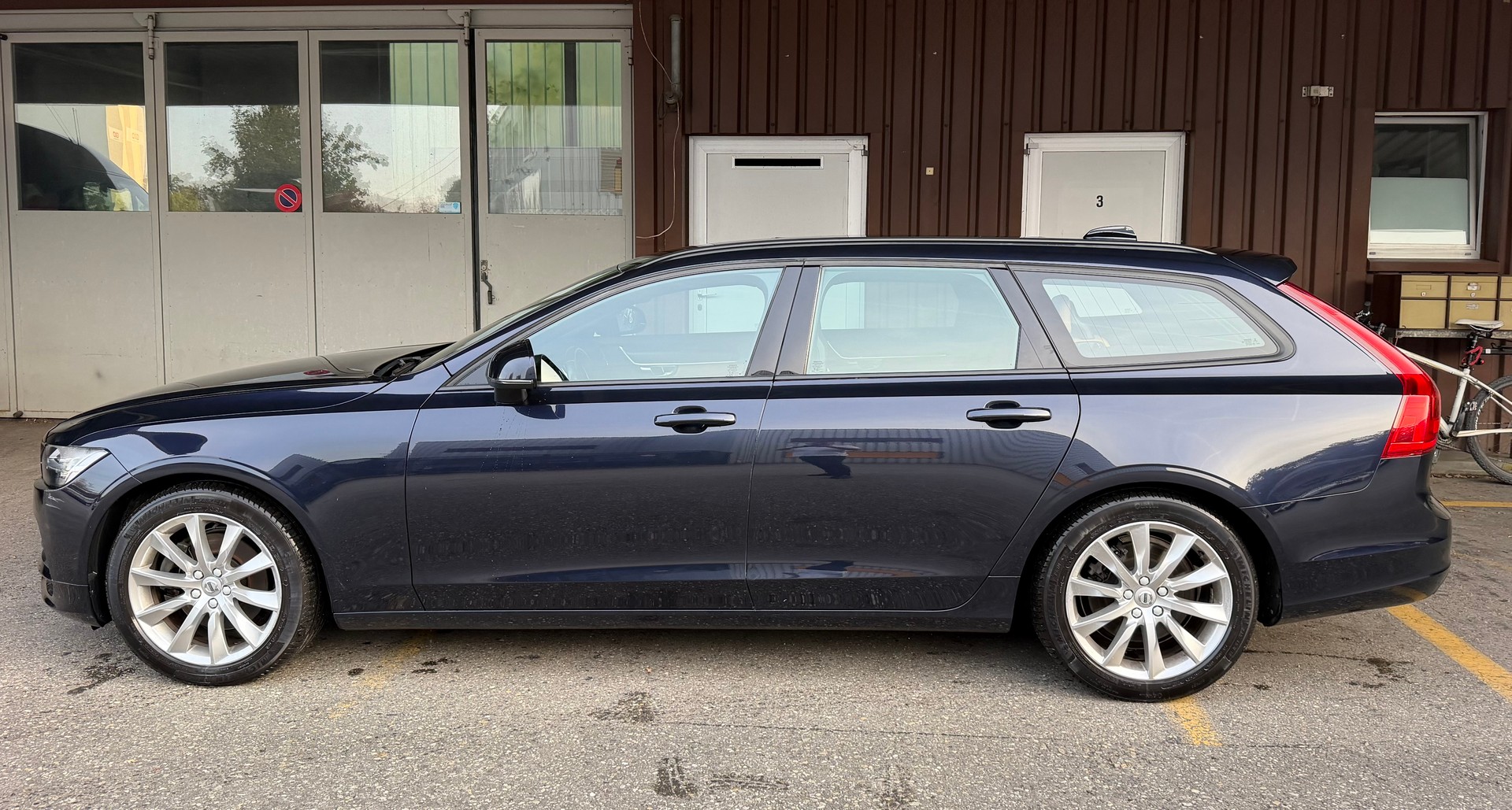 VOLVO V90 D3 AWD Momentum Geartronic-image-1