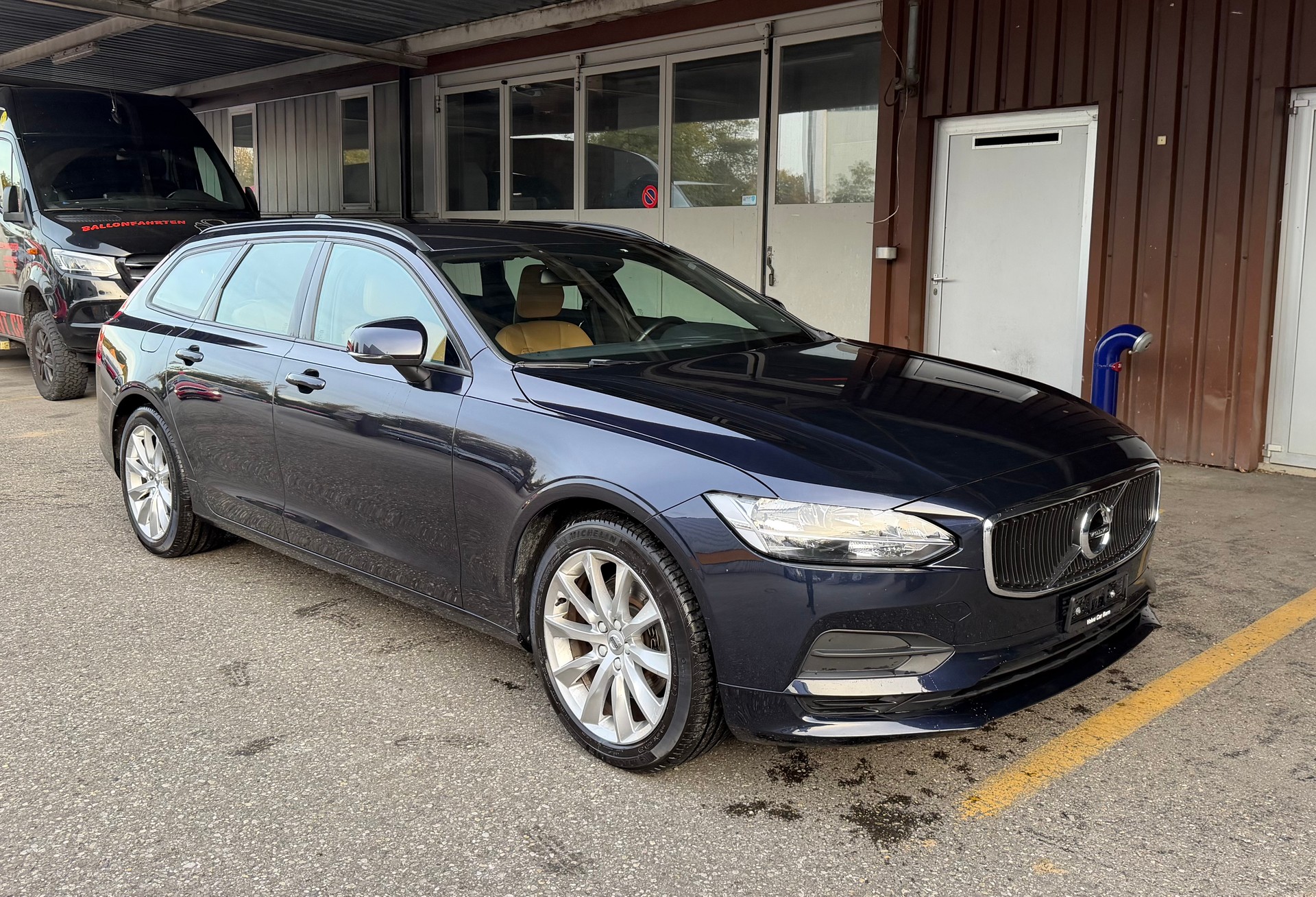 VOLVO V90 D3 AWD Momentum Geartronic-image-3