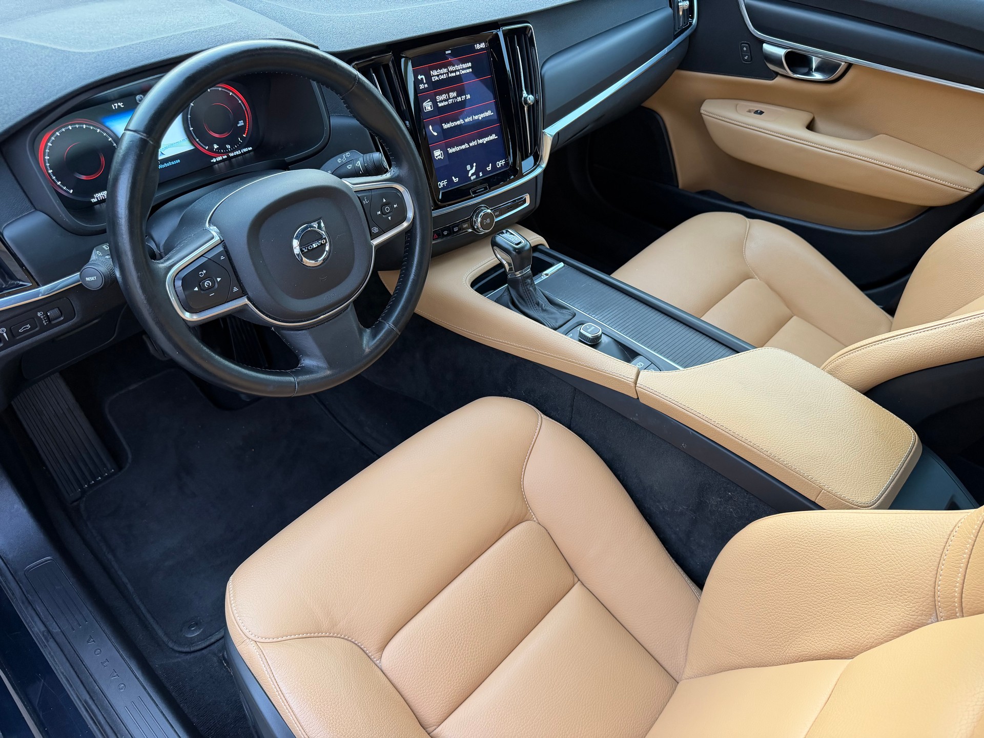 VOLVO V90 D3 AWD Momentum Geartronic-image-7