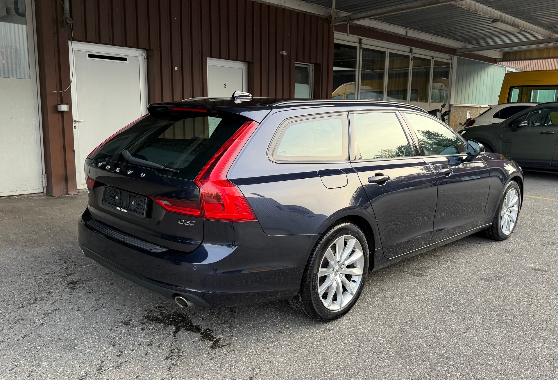 VOLVO V90 D3 AWD Momentum Geartronic-image-5