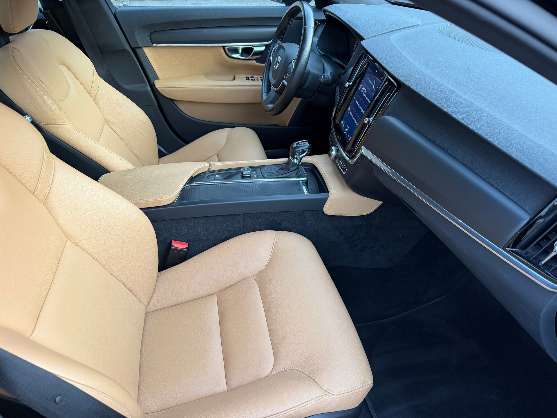 VOLVO V90 D3 AWD Momentum Geartronic-image-9