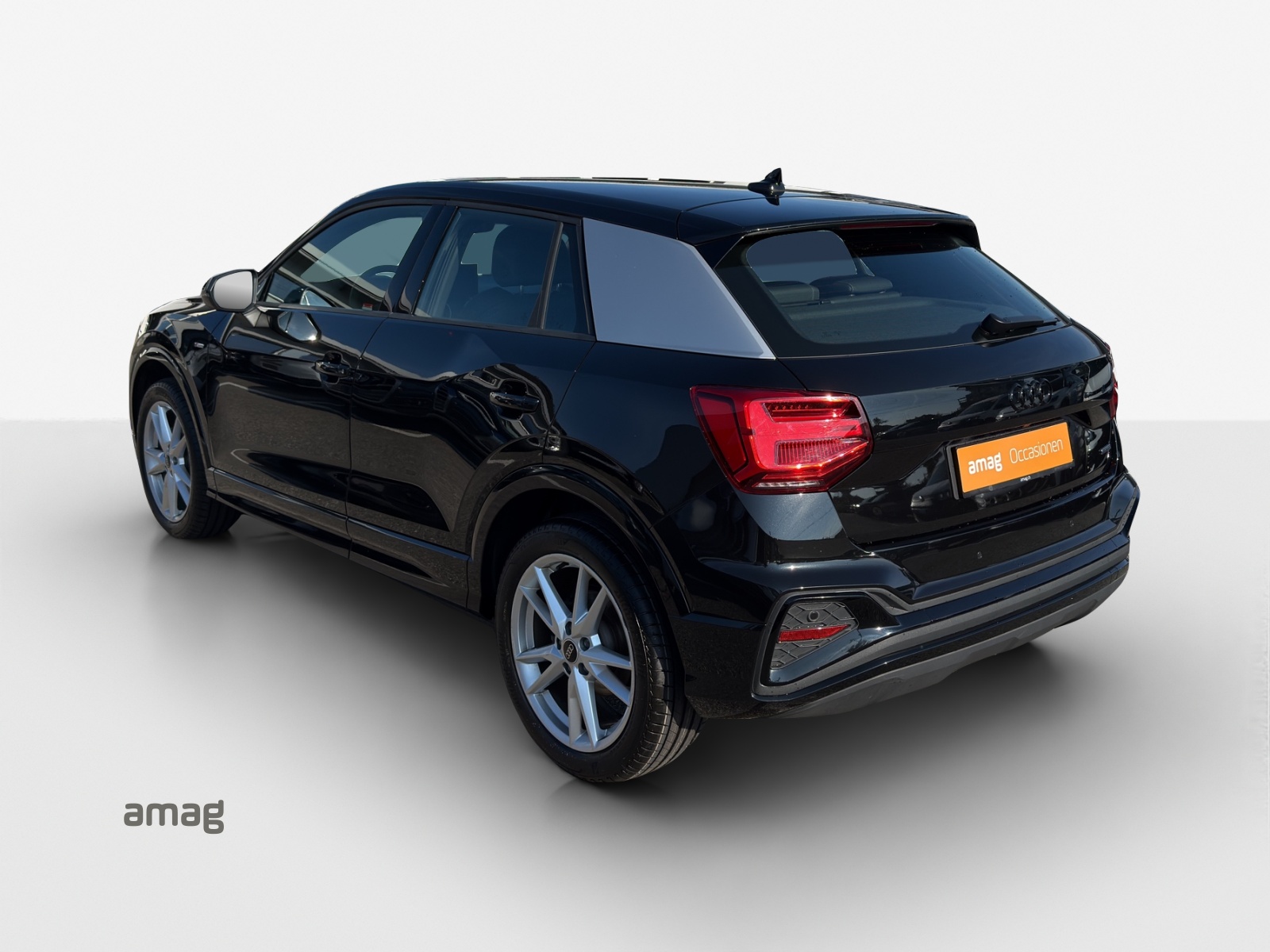 AUDI Q2 40 TFSI S line quattro S-tronic-image-2