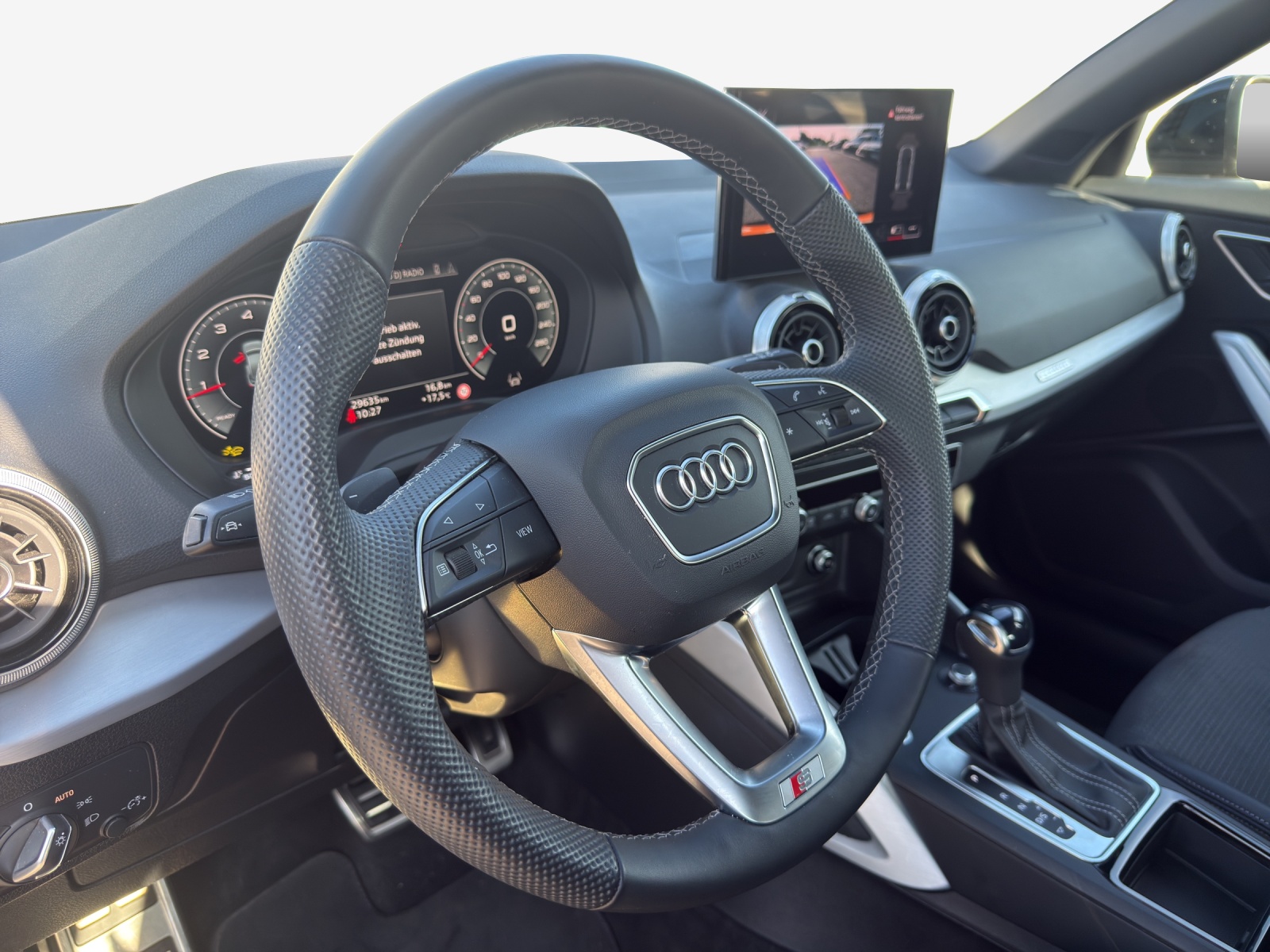 AUDI Q2 40 TFSI S line quattro S-tronic-image-9