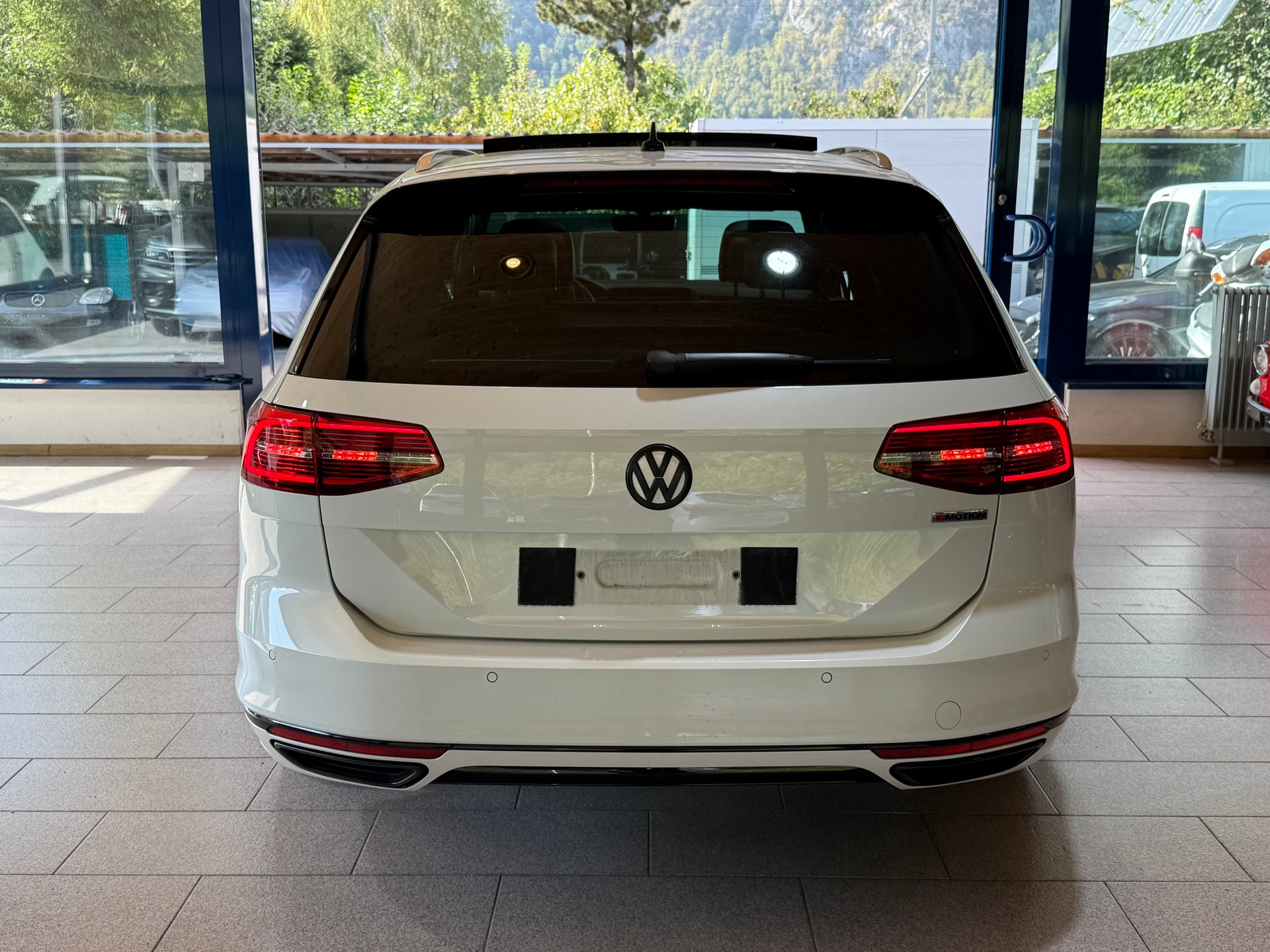 VW Passat Variant 2.0 TDI BMT High. DSG 4Motion-image-6