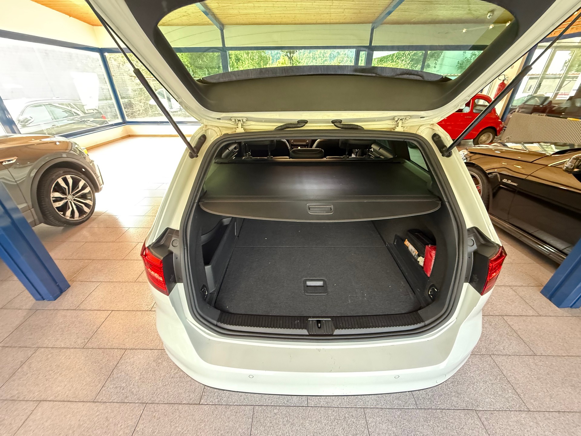 VW Passat Variant 2.0 TDI BMT High. DSG 4Motion-image-8