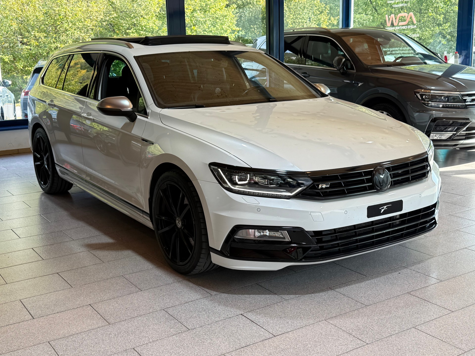 VW Passat Variant 2.0 TDI BMT High. DSG 4Motion-image-2