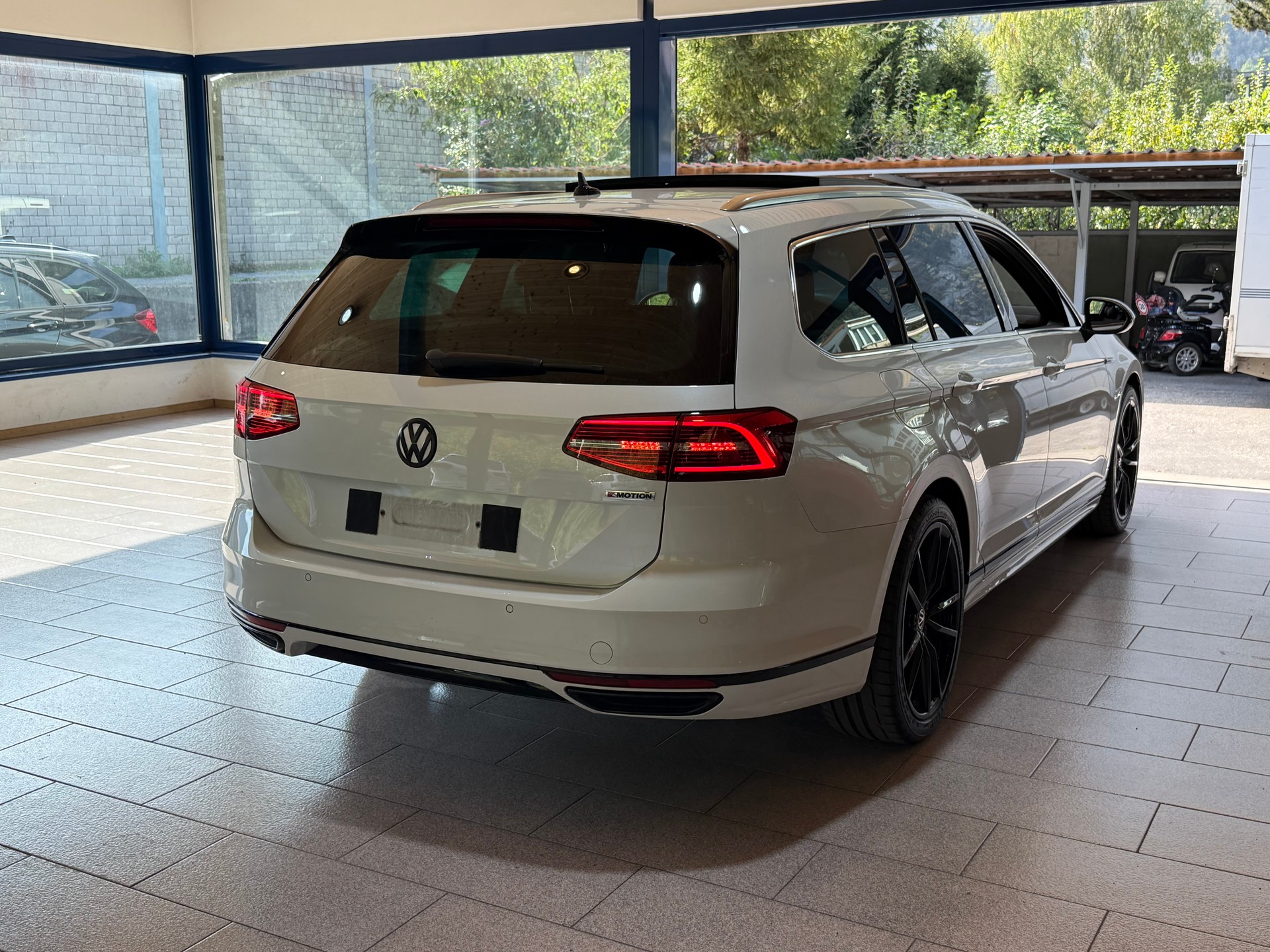 VW Passat Variant 2.0 TDI BMT High. DSG 4Motion-image-5
