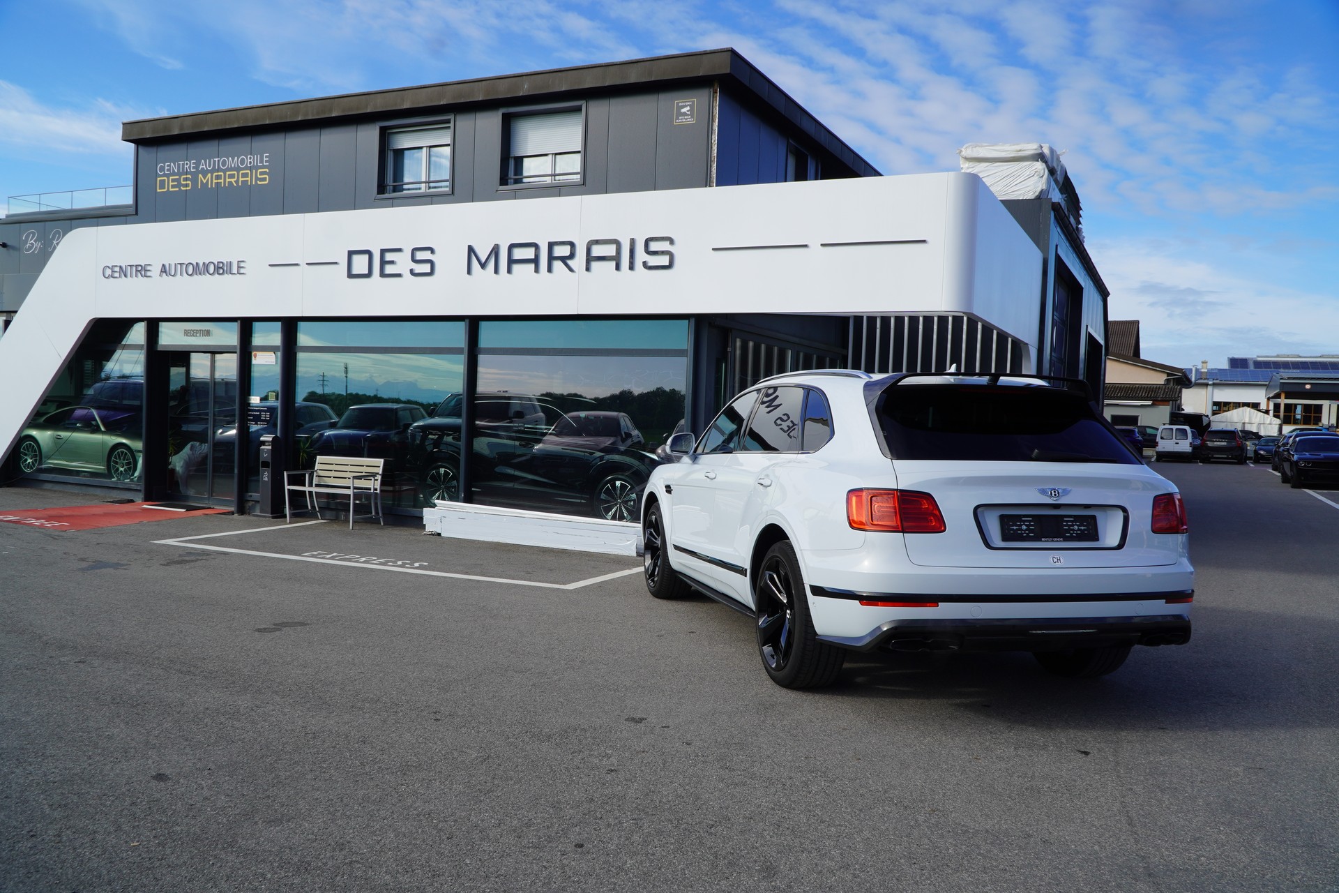 BENTLEY Bentayga V8-image-7