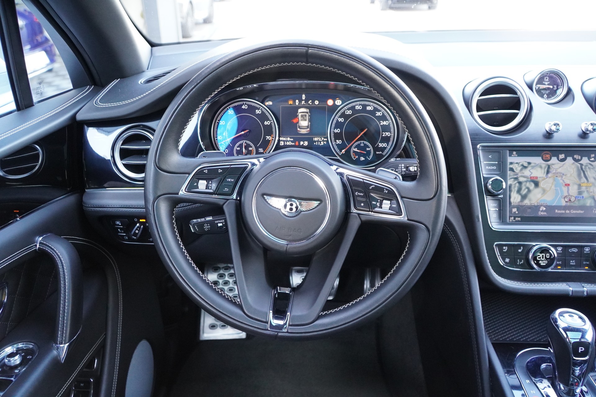 BENTLEY Bentayga V8-image-11