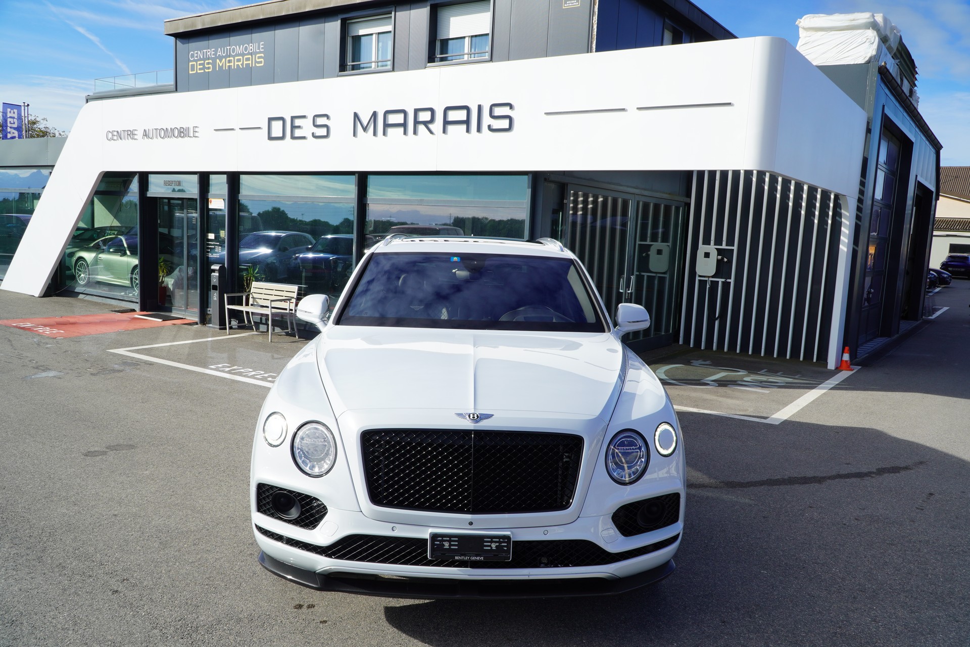 BENTLEY Bentayga V8-image-4