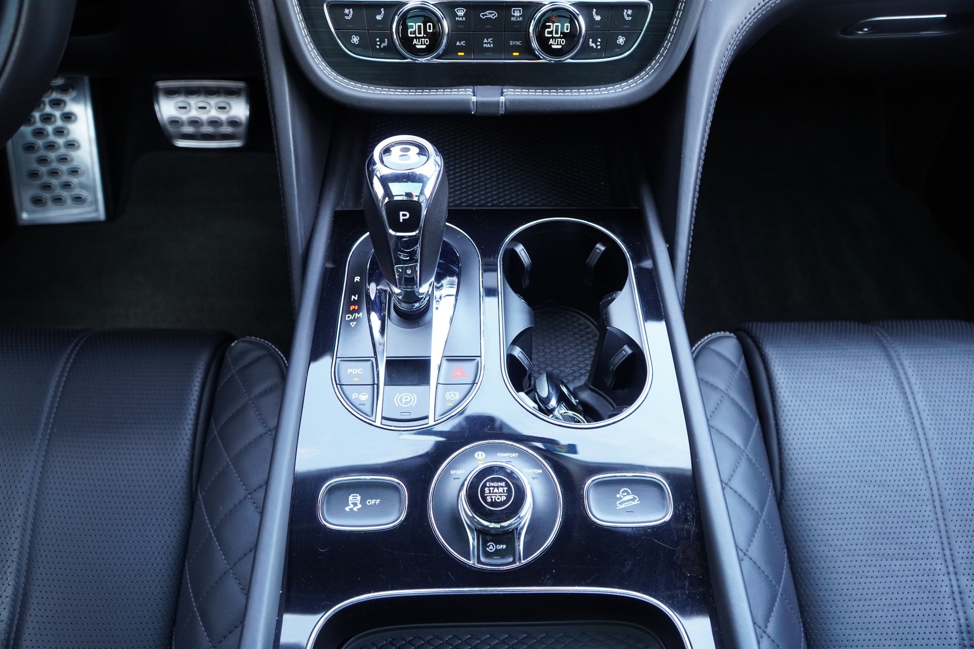BENTLEY Bentayga V8-image-24