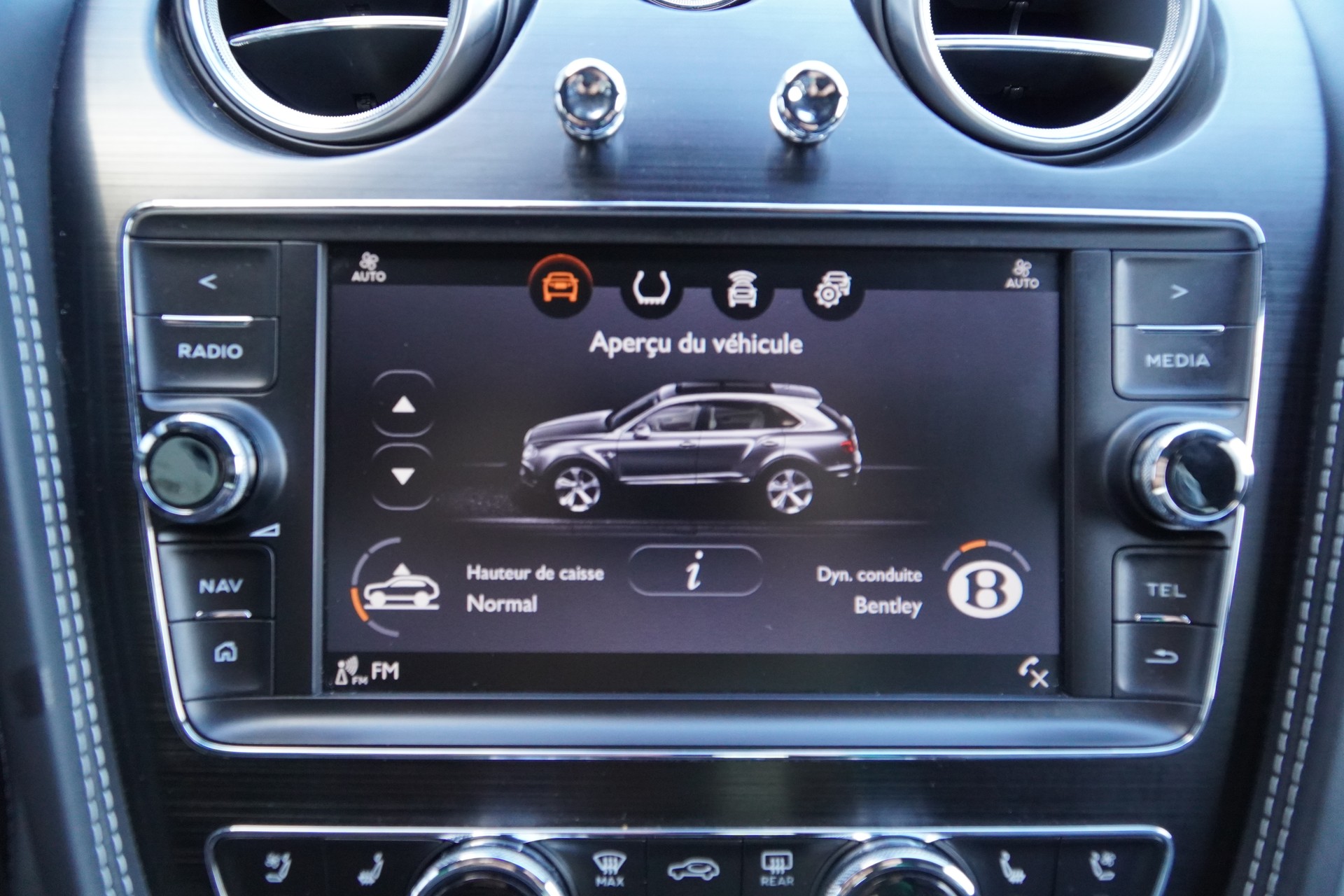 BENTLEY Bentayga V8-image-19