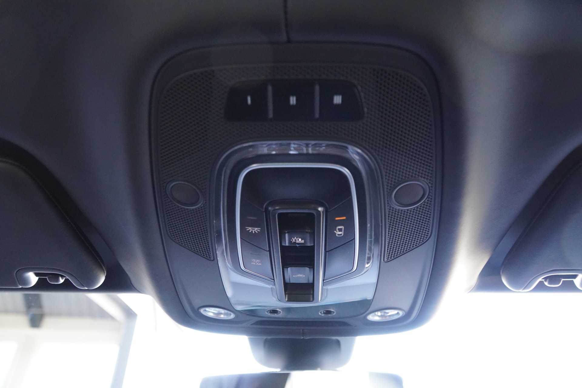 BENTLEY Bentayga V8-image-23