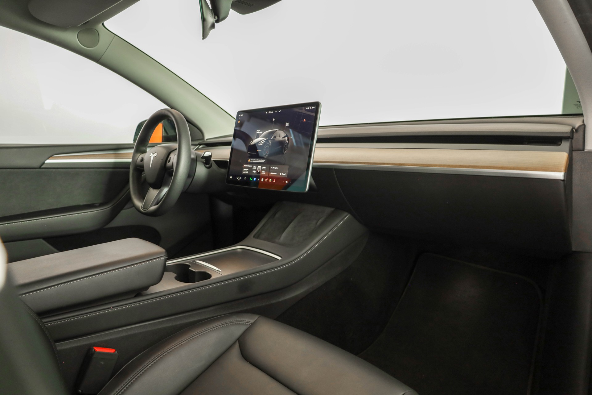 TESLA Model Y RWD • Jantes 20" Induction • Autopilot • Garantie Tesla 11.2027-image-3