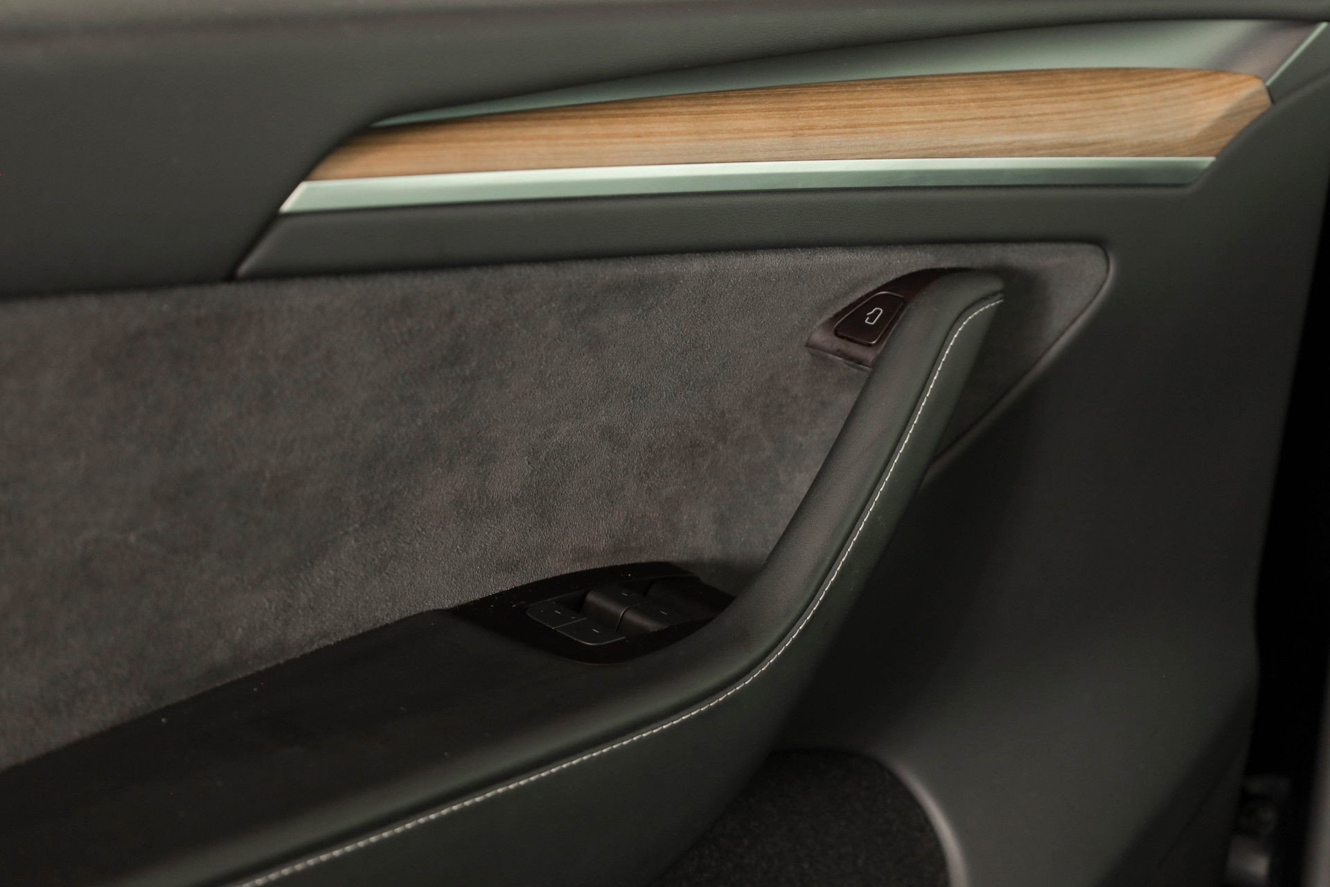 TESLA Model Y RWD • Jantes 20" Induction • Autopilot • Garantie Tesla 11.2027-image-17