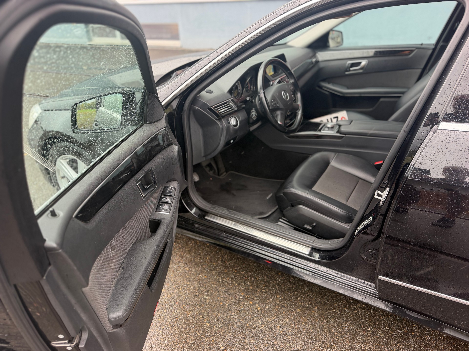 MERCEDES-BENZ E 250 CDI BlueEfficiency 4Matic 7G-Tronic-image-17