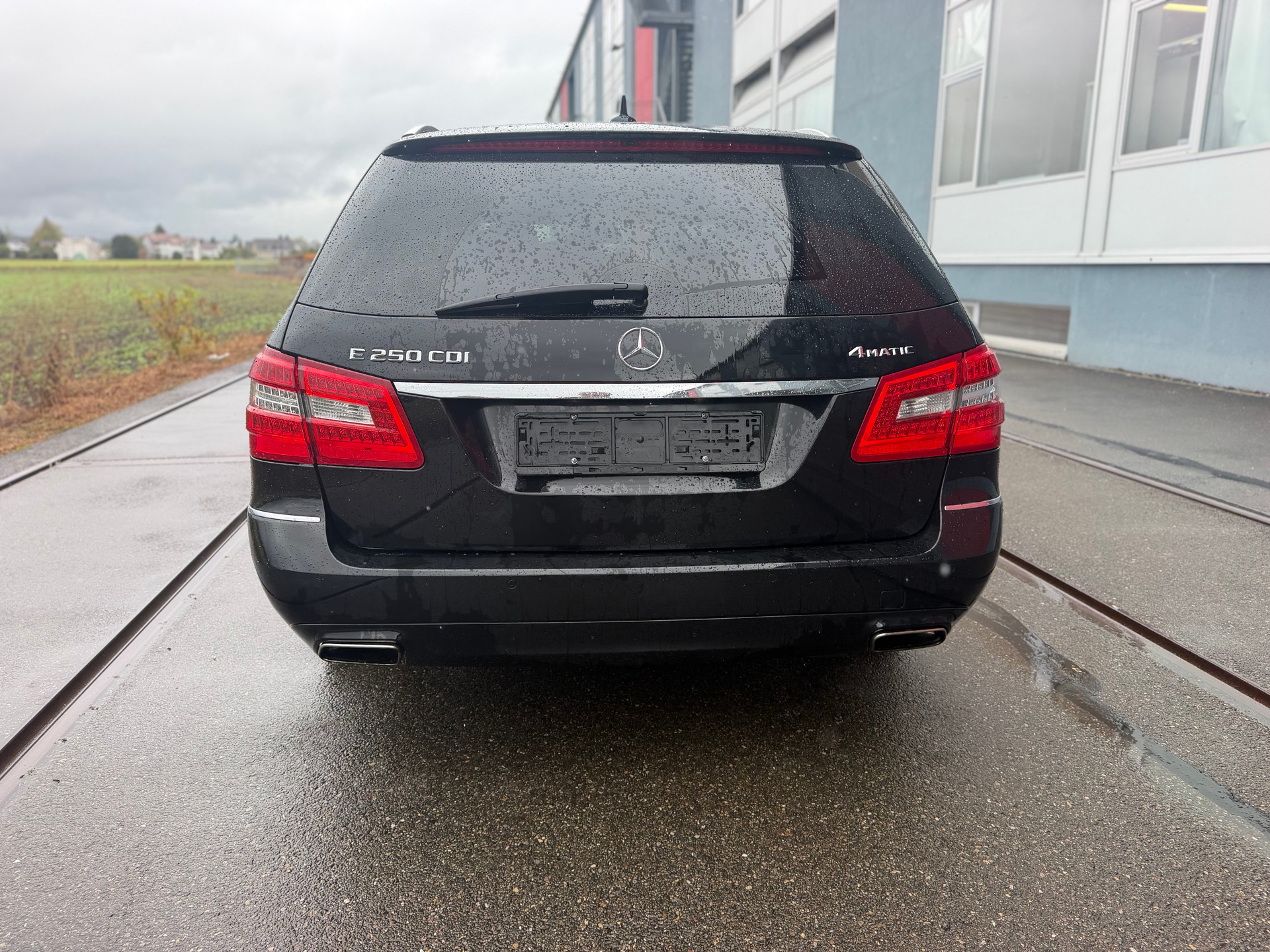 MERCEDES-BENZ E 250 CDI BlueEfficiency 4Matic 7G-Tronic-image-5