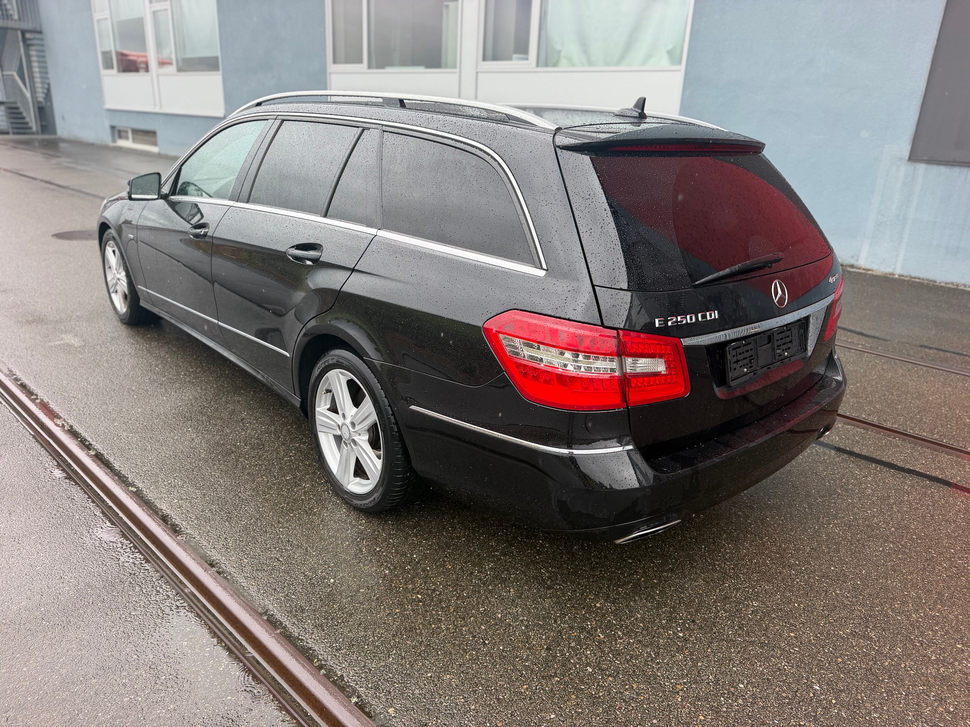 MERCEDES-BENZ E 250 CDI BlueEfficiency 4Matic 7G-Tronic-image-6