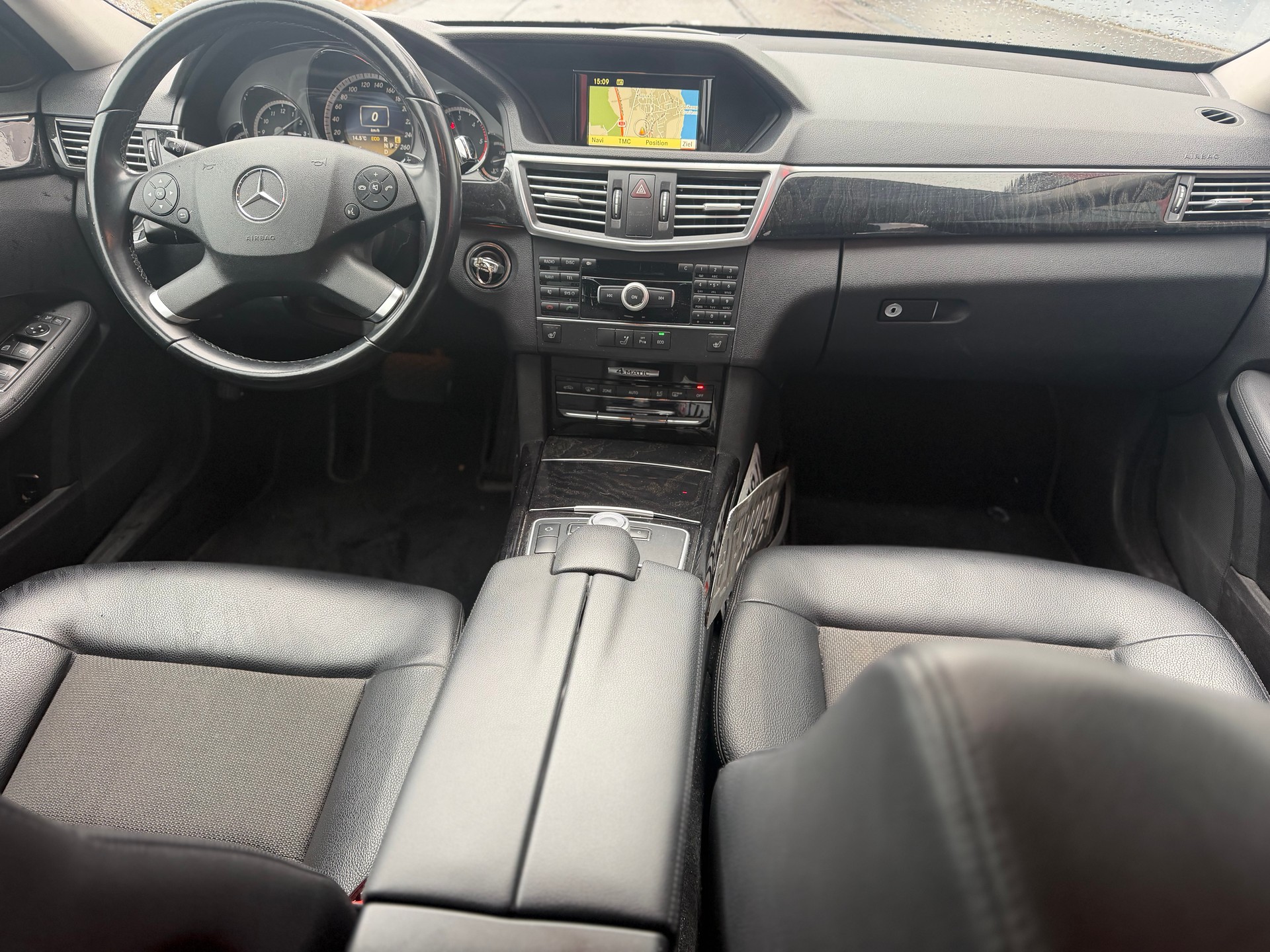 MERCEDES-BENZ E 250 CDI BlueEfficiency 4Matic 7G-Tronic-image-12