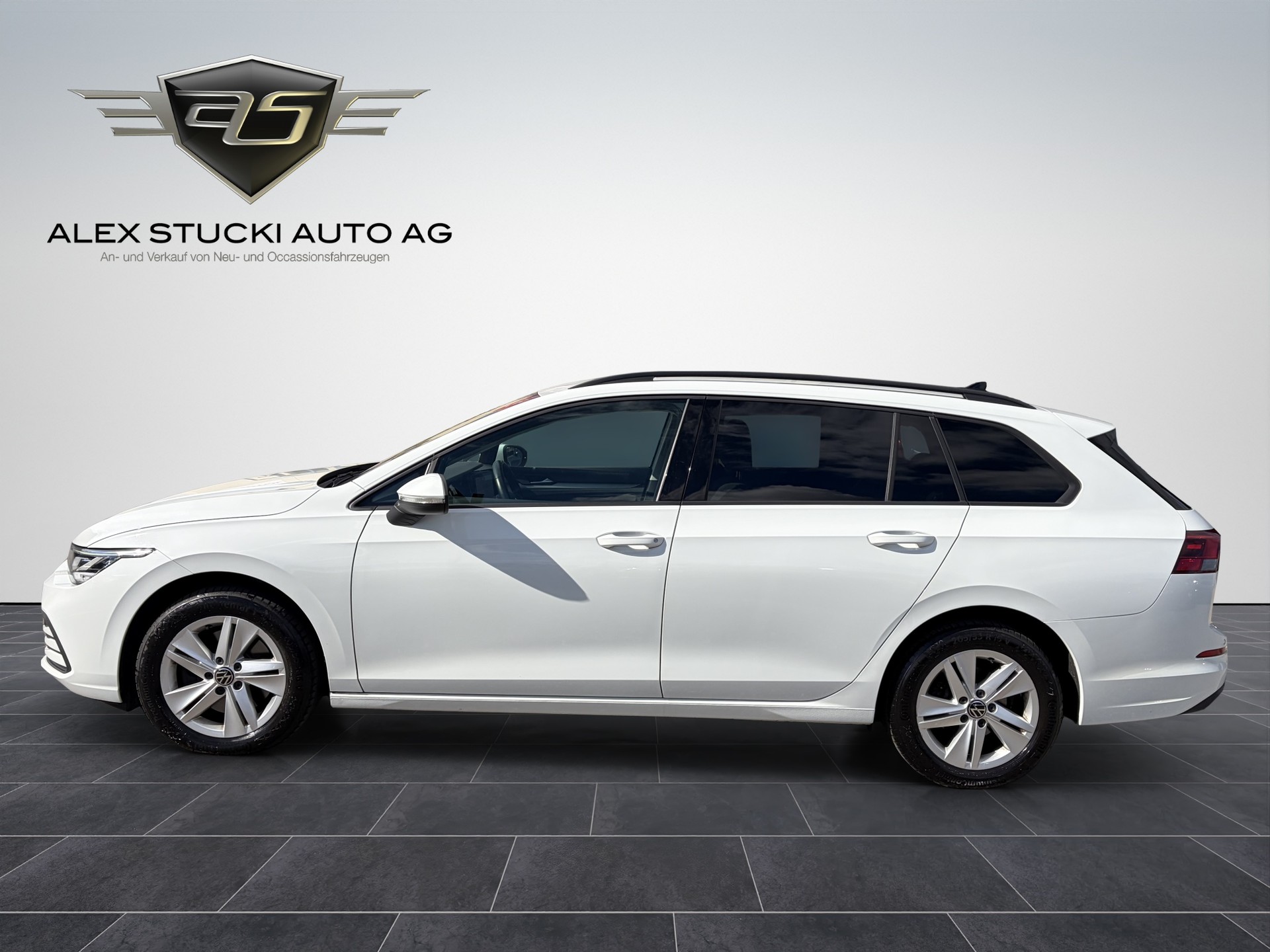 VW Golf Variant 2.0 TDI Life DSG 4Motion-image-4