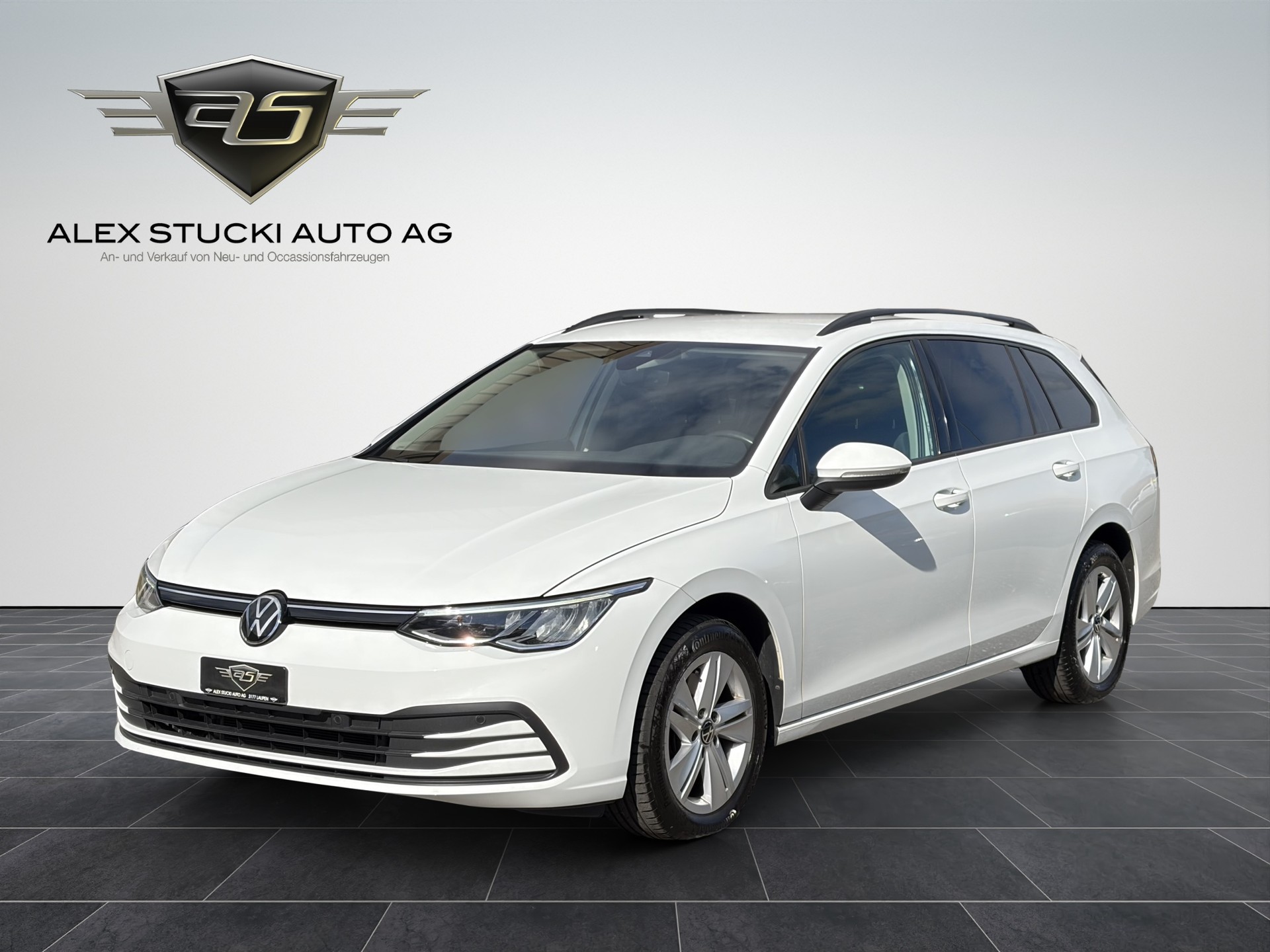 VW Golf Variant 2.0 TDI Life DSG 4Motion-image-2