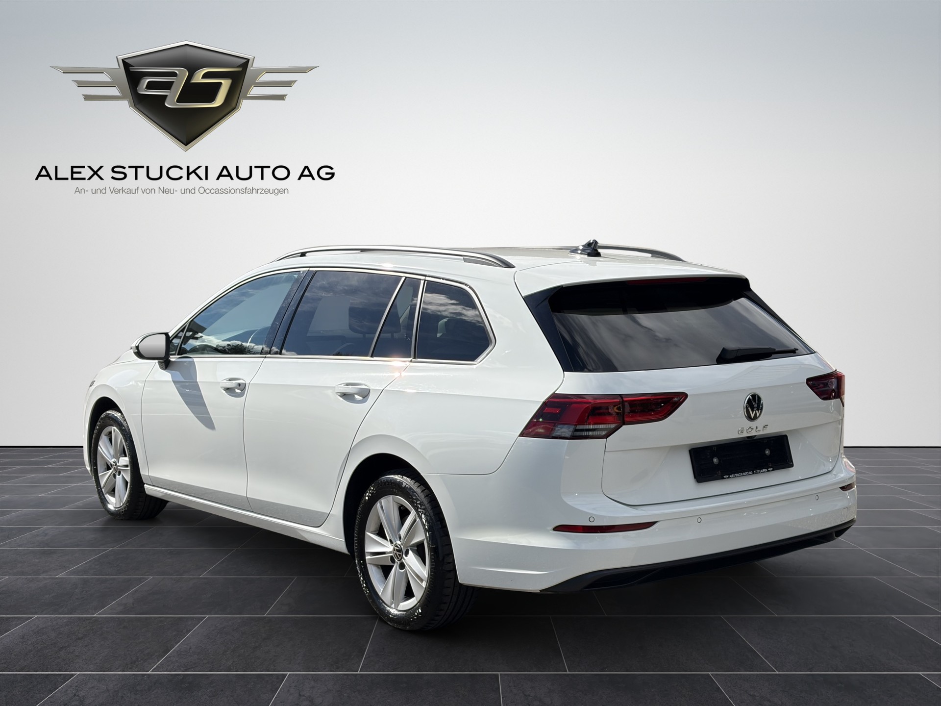 VW Golf Variant 2.0 TDI Life DSG 4Motion-image-6