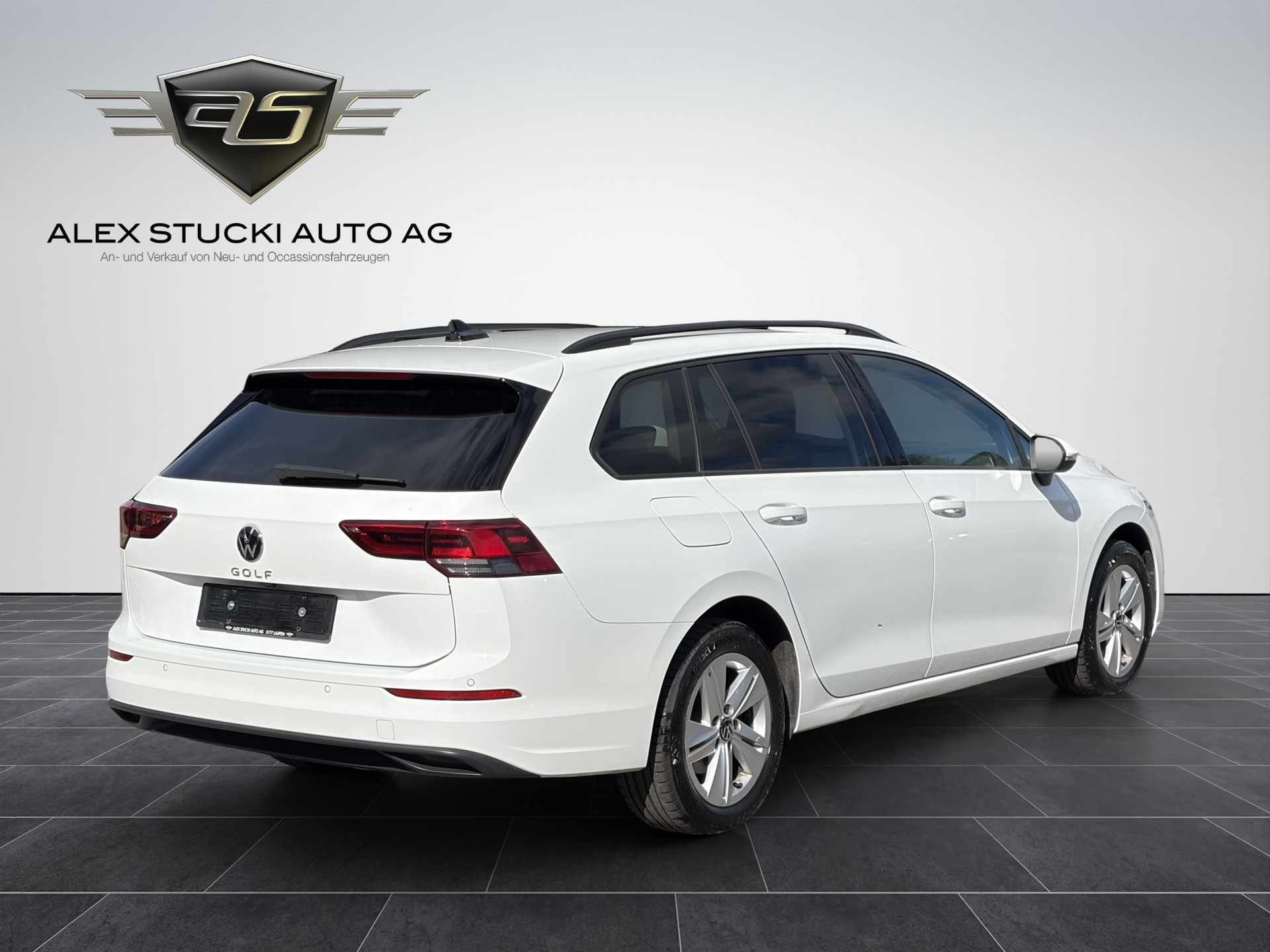 VW Golf Variant 2.0 TDI Life DSG 4Motion-image-5