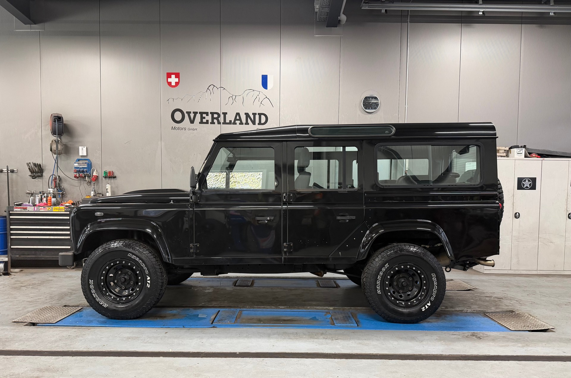 LAND ROVER Defender 110 2.2 TD4-image-1