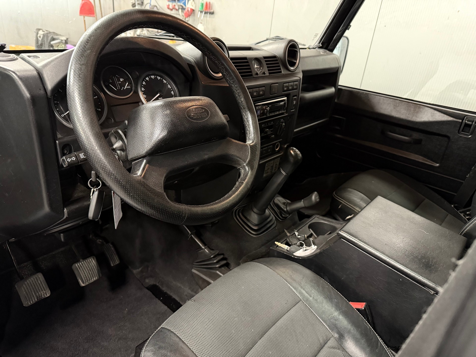 LAND ROVER Defender 110 2.2 TD4-image-10
