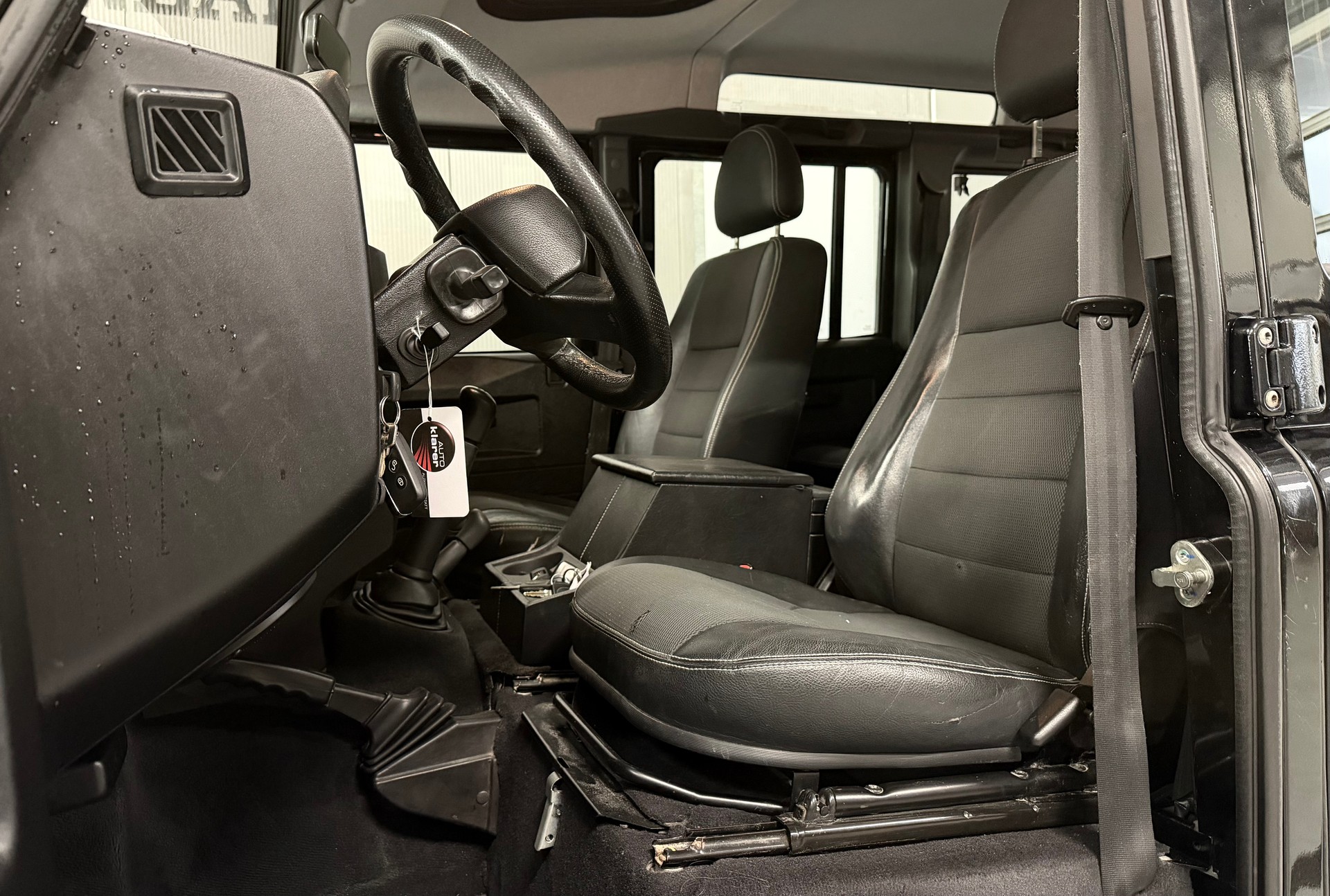 LAND ROVER Defender 110 2.2 TD4-image-11