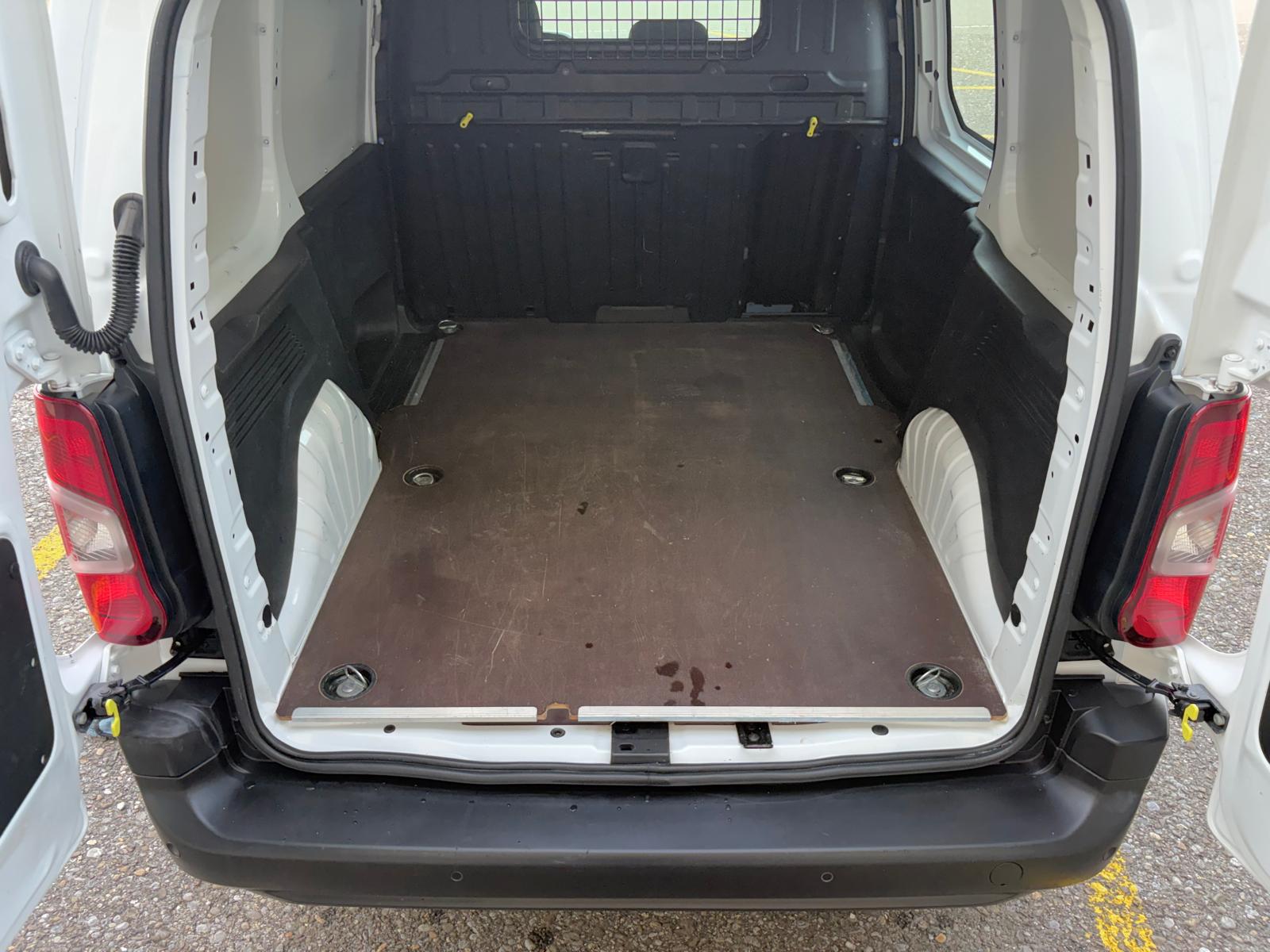 PEUGEOT Partner 1.2 Pure Tech EAT8 MFK & SERVICE 10.2026-image-14
