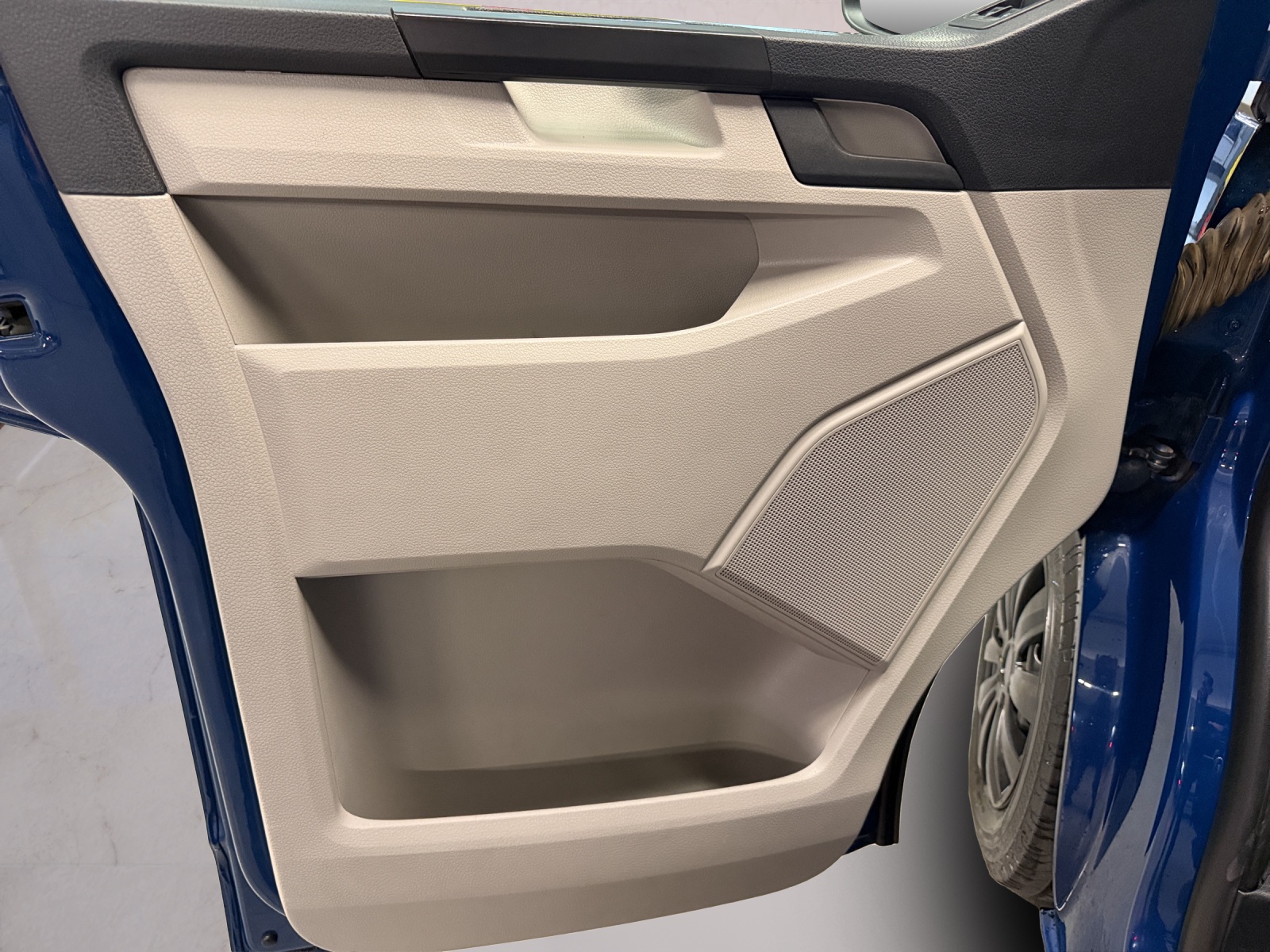 VW T6 2.0 TDI Transporter-image-16