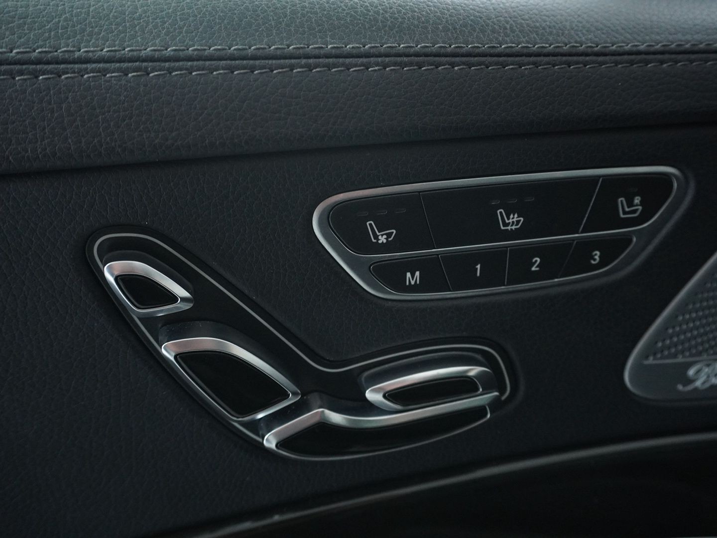 MERCEDES-BENZ S 500 4Matic 7G-Tronic AMG Line-image-8