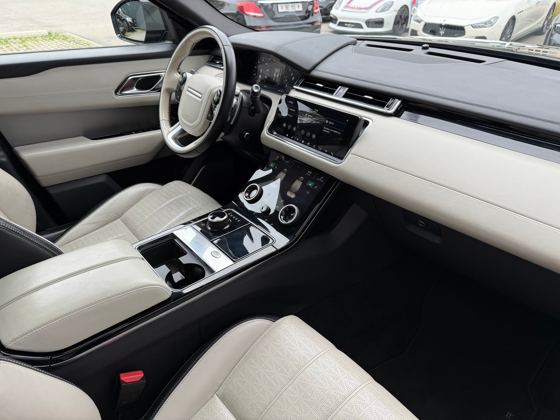 LAND ROVER Range Rover Velar D 300 First Edition Automatic-image-8