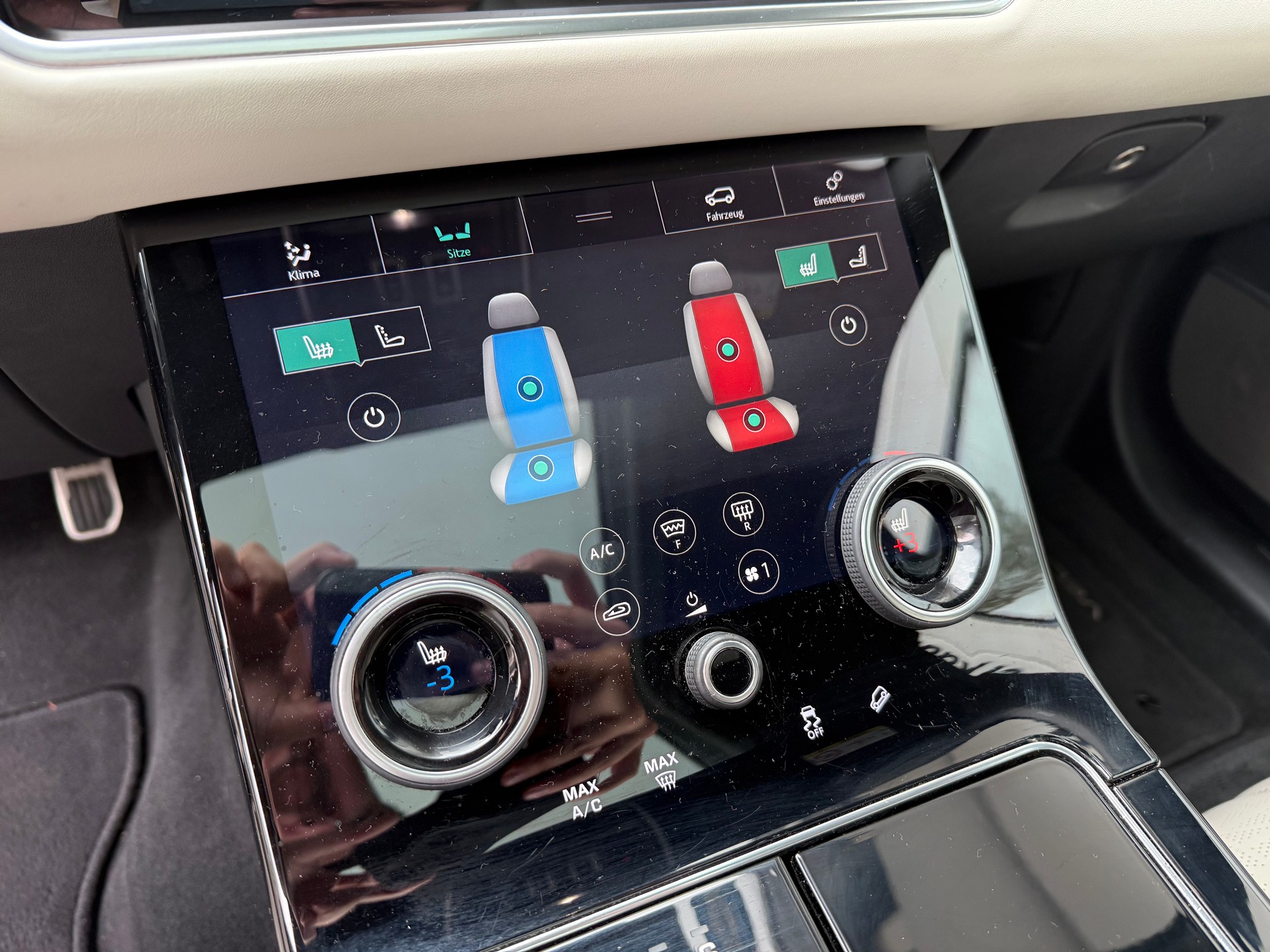 LAND ROVER Range Rover Velar D 300 First Edition Automatic-image-15