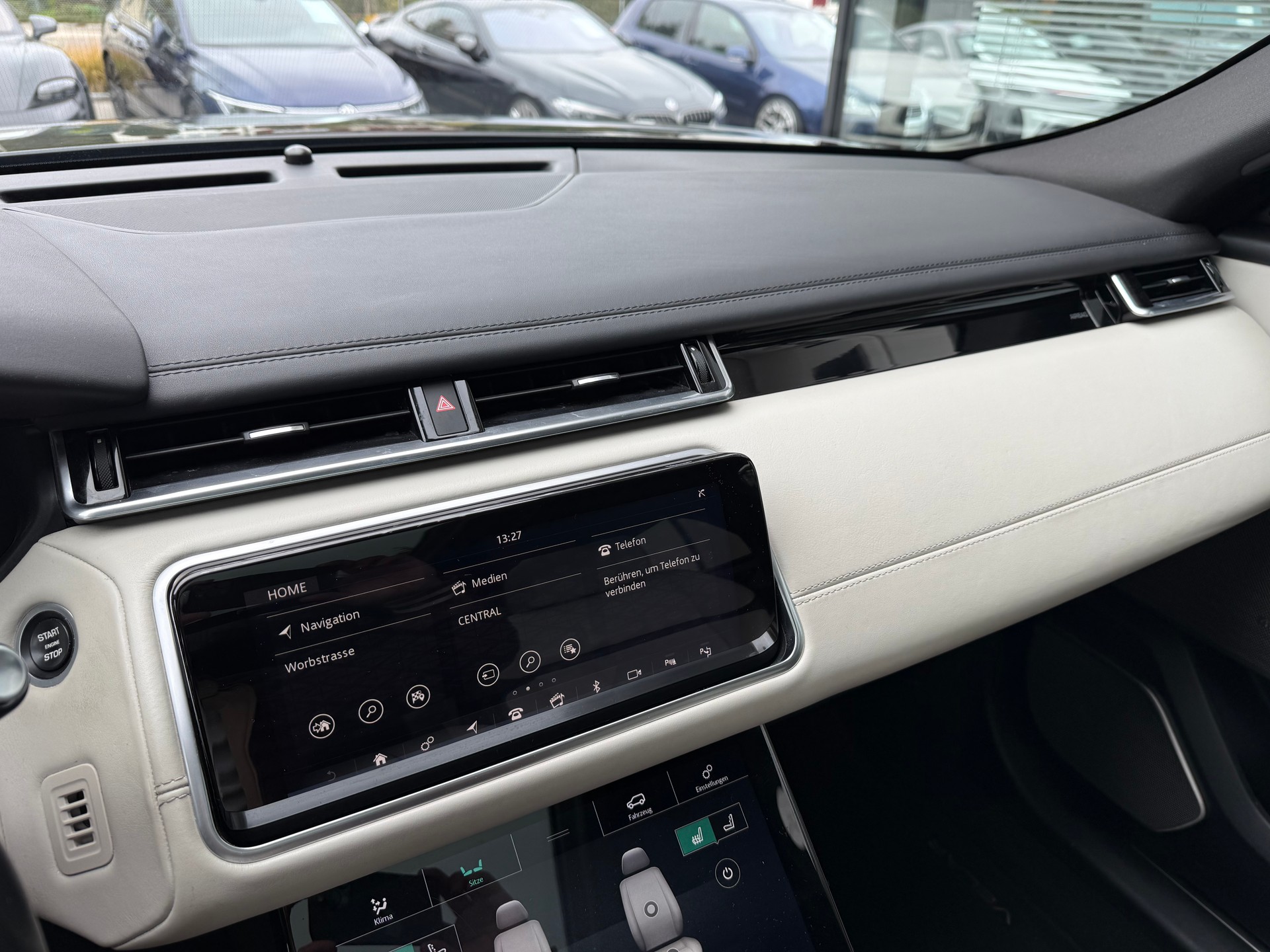 LAND ROVER Range Rover Velar D 300 First Edition Automatic-image-13