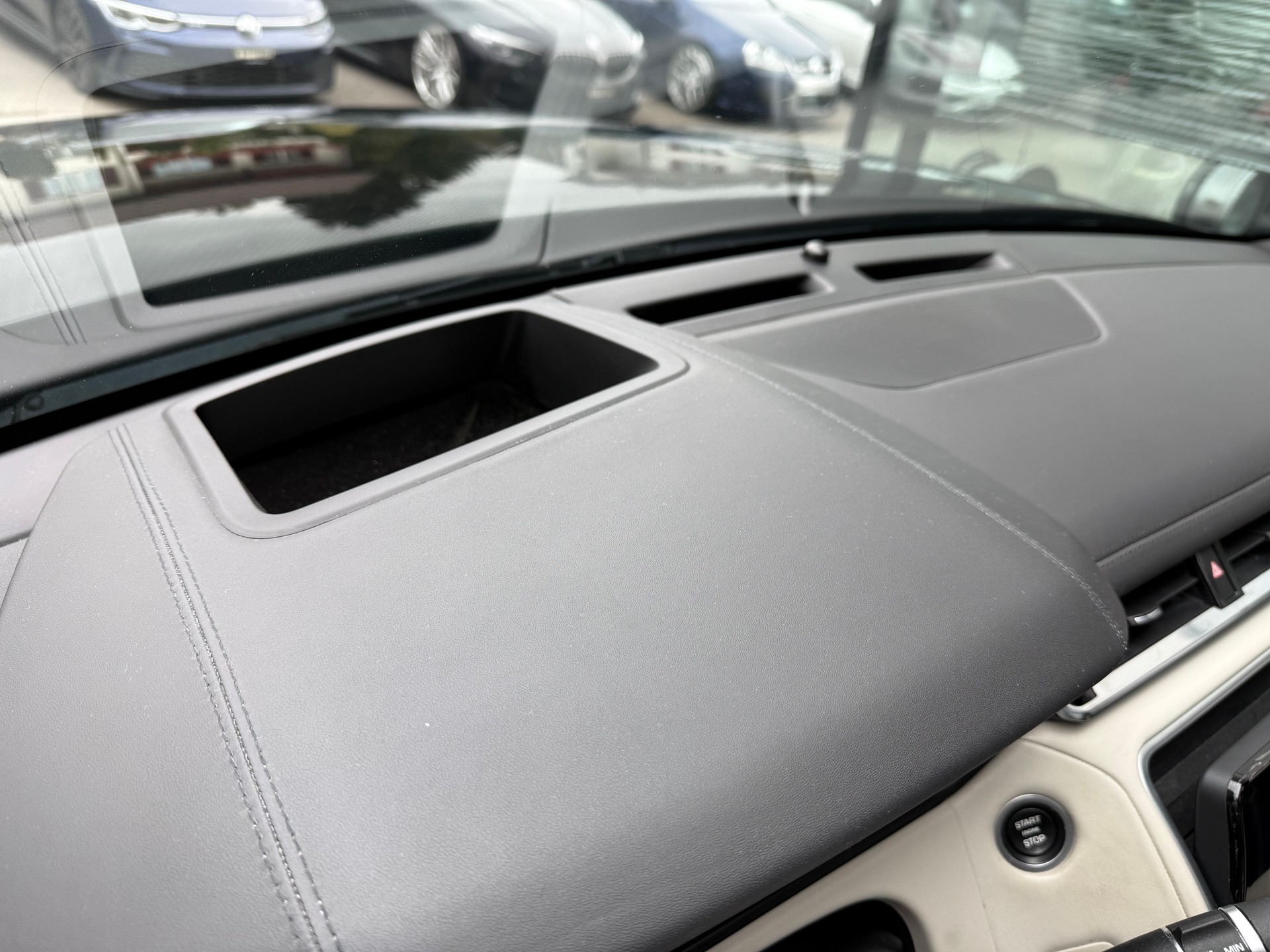 LAND ROVER Range Rover Velar D 300 First Edition Automatic-image-12