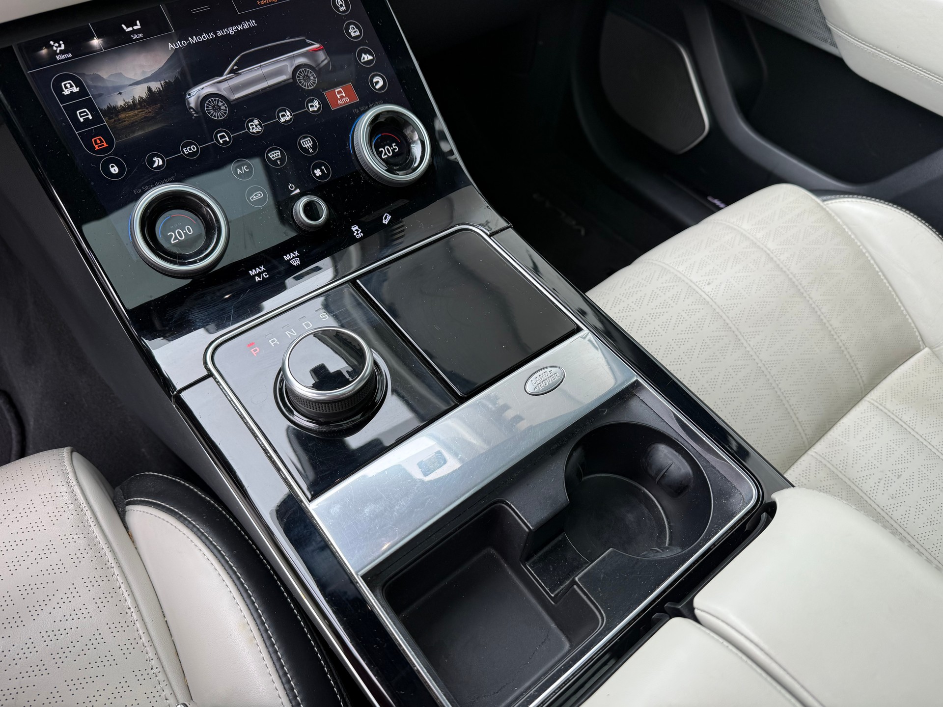 LAND ROVER Range Rover Velar D 300 First Edition Automatic-image-16