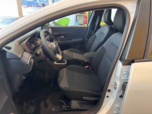 DACIA Sandero HEV 155 Expression-image-8