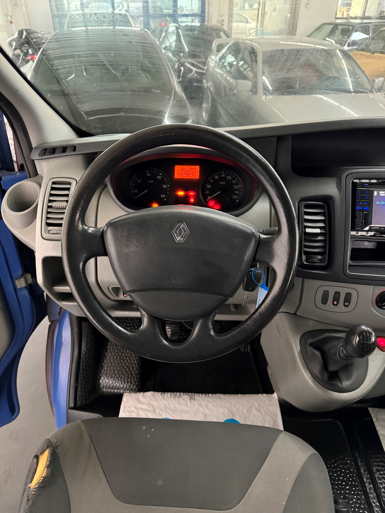 RENAULT Trafic 2.0 dCi 115 2.9t L2H1-image-15