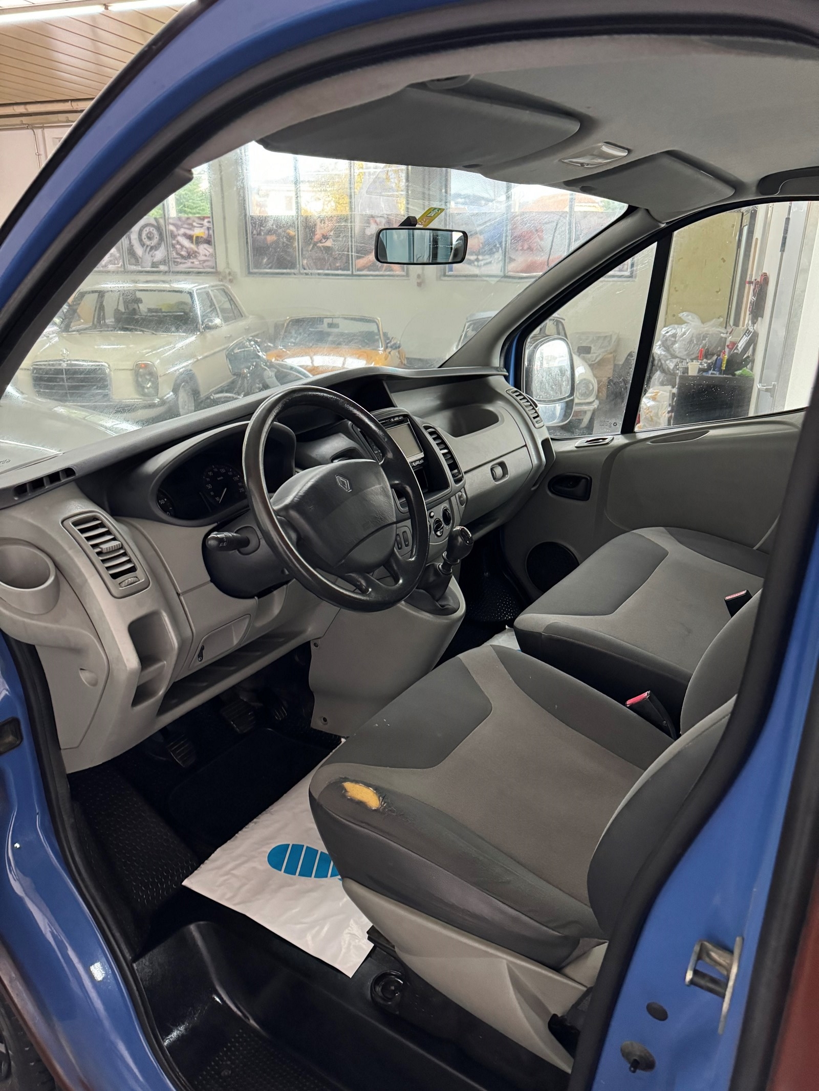 RENAULT Trafic 2.0 dCi 115 2.9t L2H1-image-11