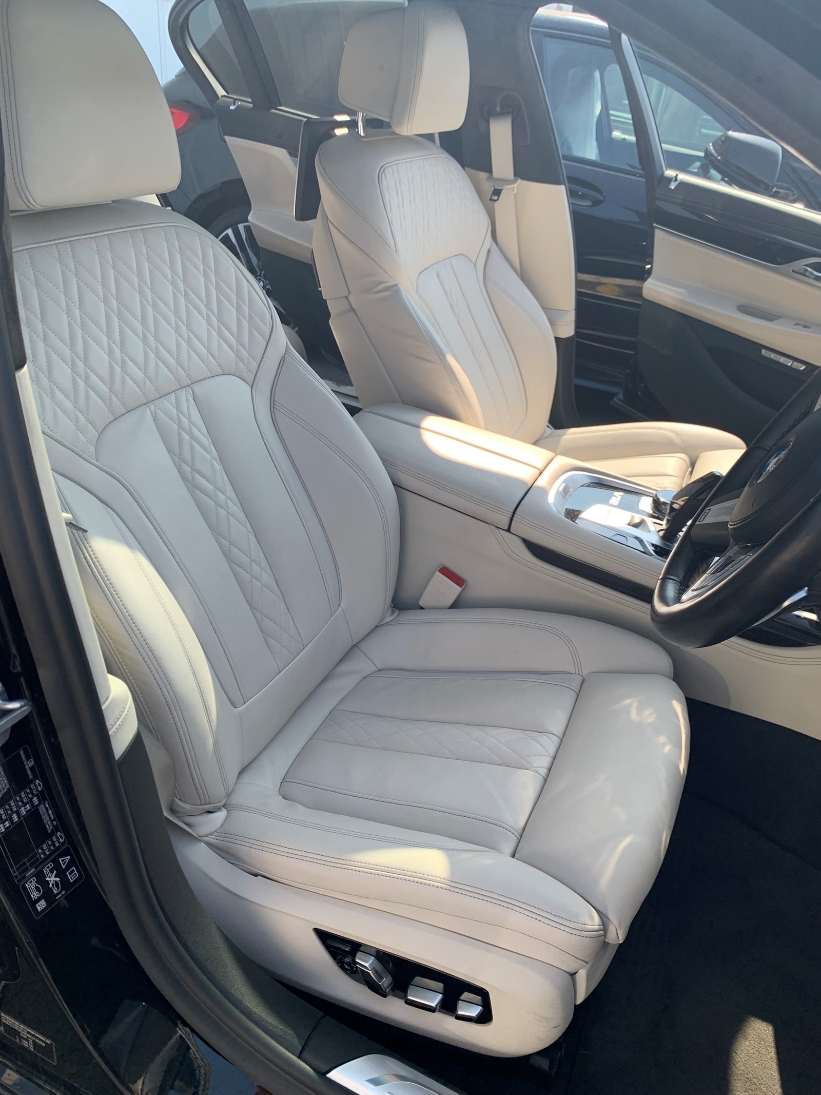 BMW M760Li xDrive Steptronic-image-7
