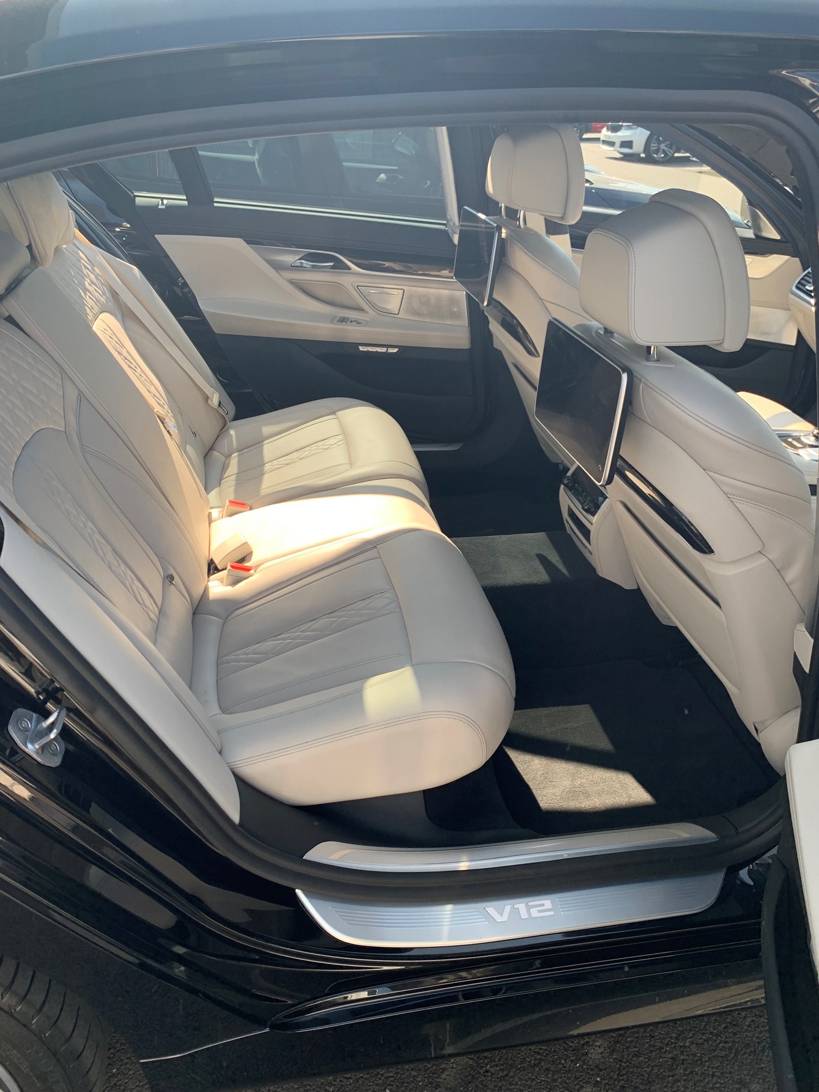 BMW M760Li xDrive Steptronic-image-8